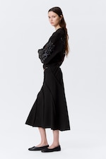 Black - Mid Rise Curved Seam Midi Skirt - 2