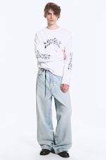 Weiß - Spark-Spray - Kastiges Langarmshirt mit Grafikprint - 2