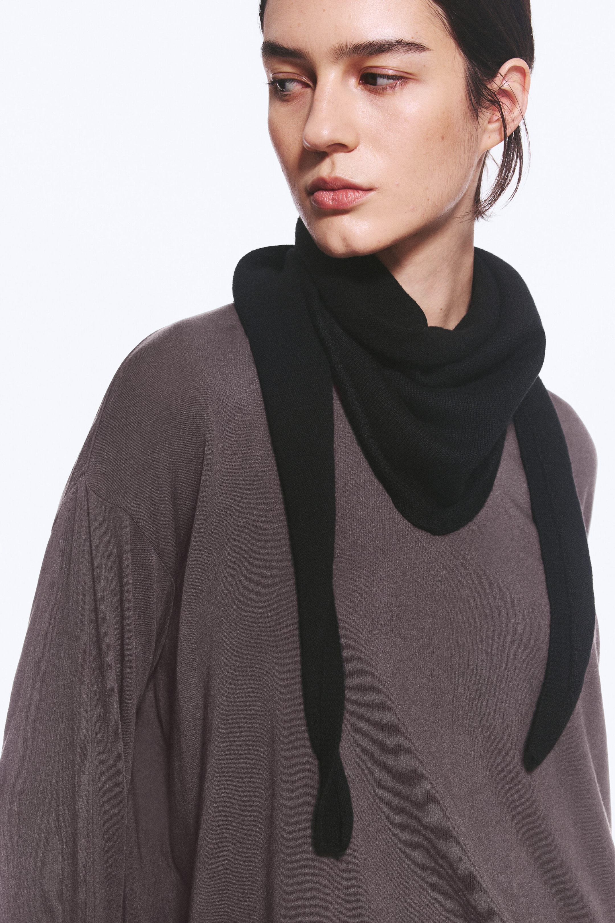 Black - Knitted triangle scarf