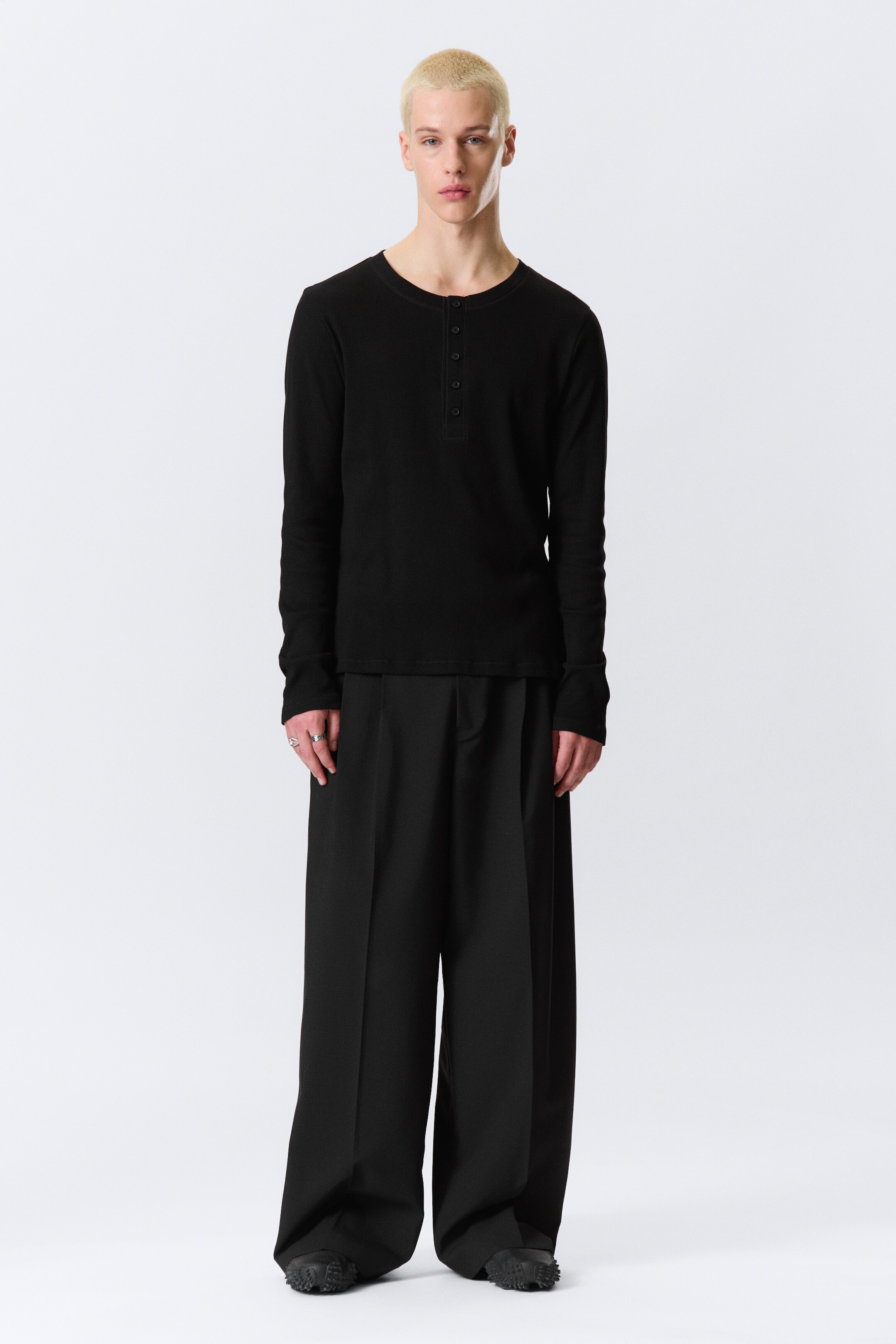 Agrandir l'image: T-shirt Henley manches longues - Noir - HOMME | H&M BE 2