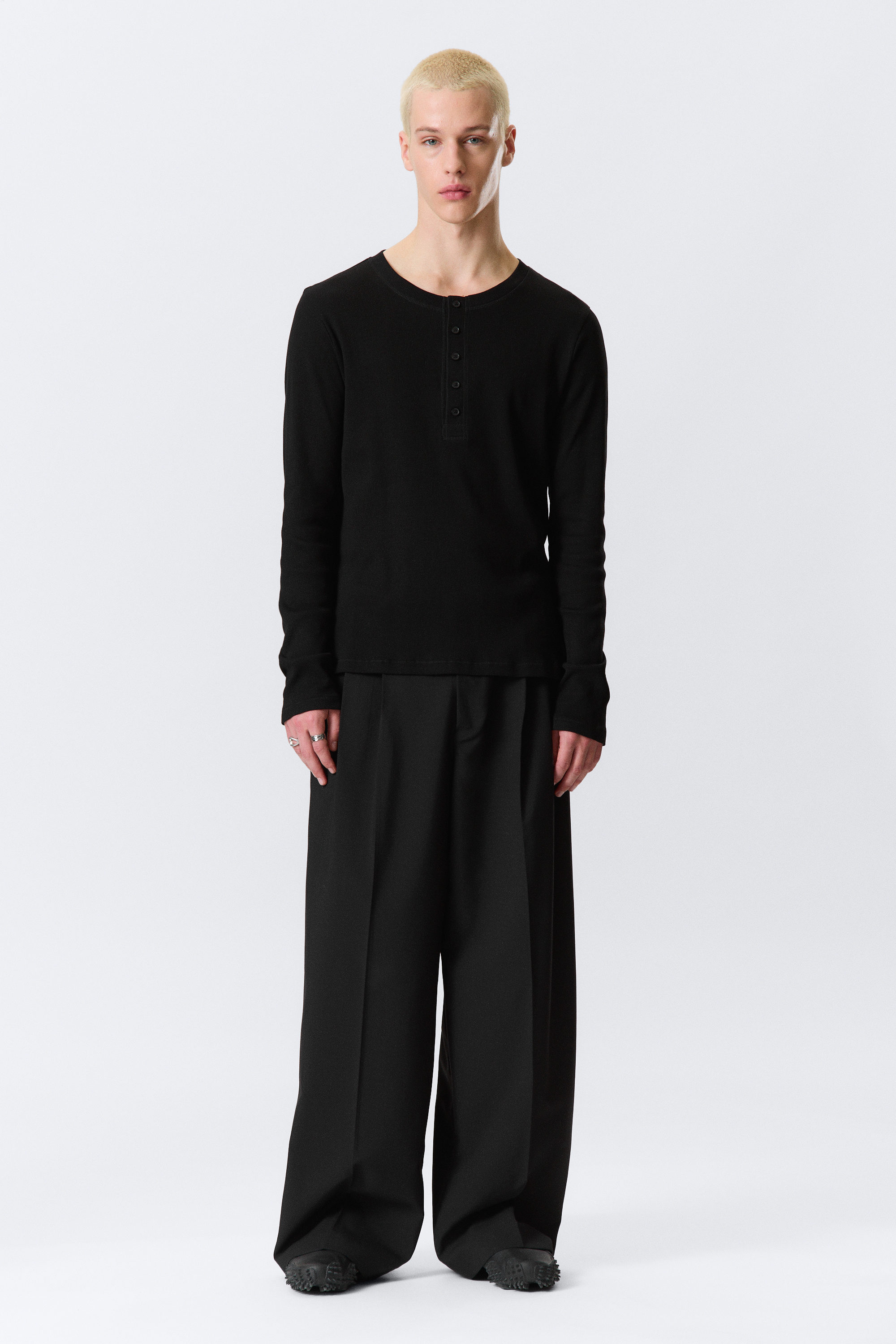 Schwarz - Langärmliges Henley-T-Shirt - 2