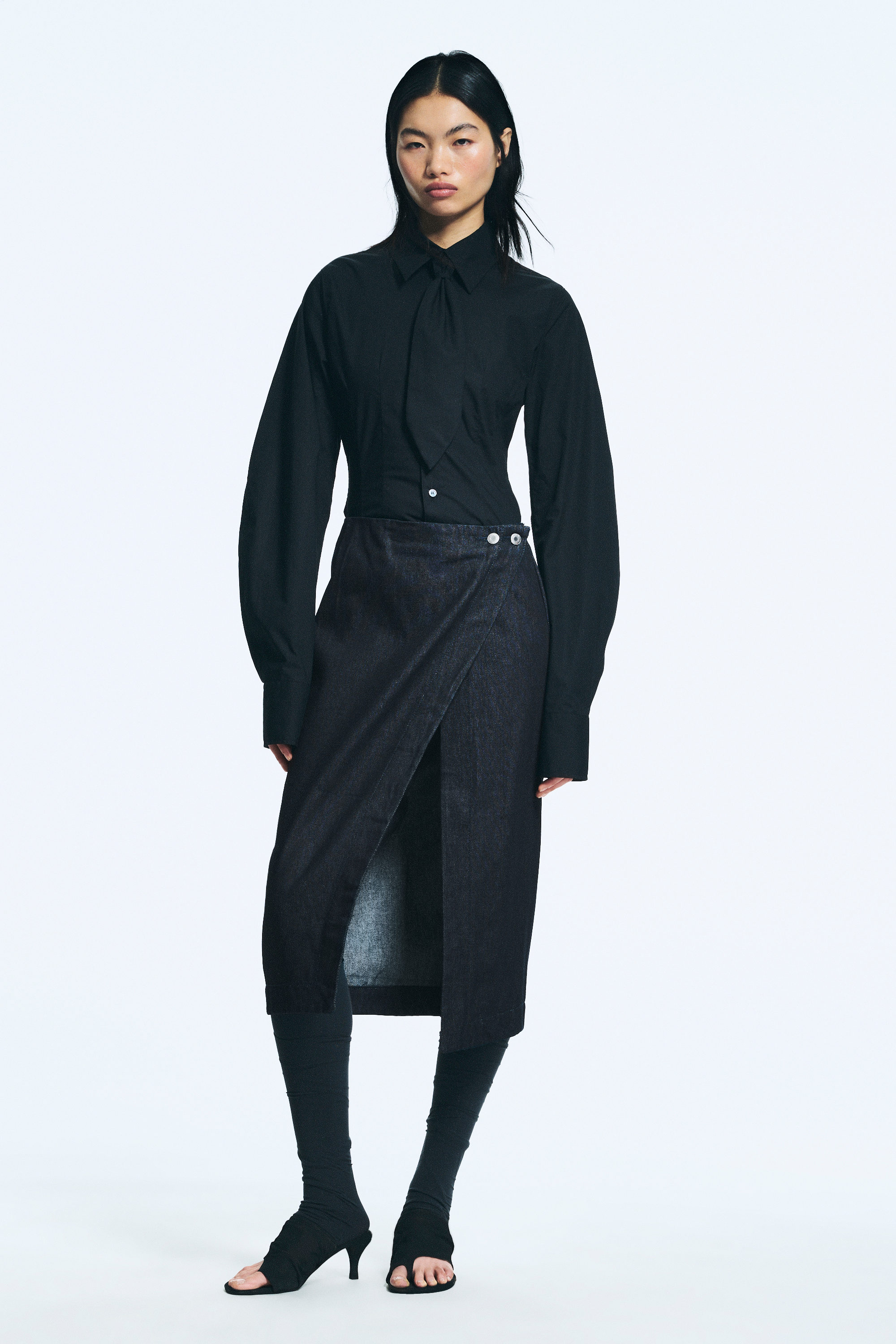 Raw Indigo - Dark Blue - Low-Waist-Midirock aus Denim - 1