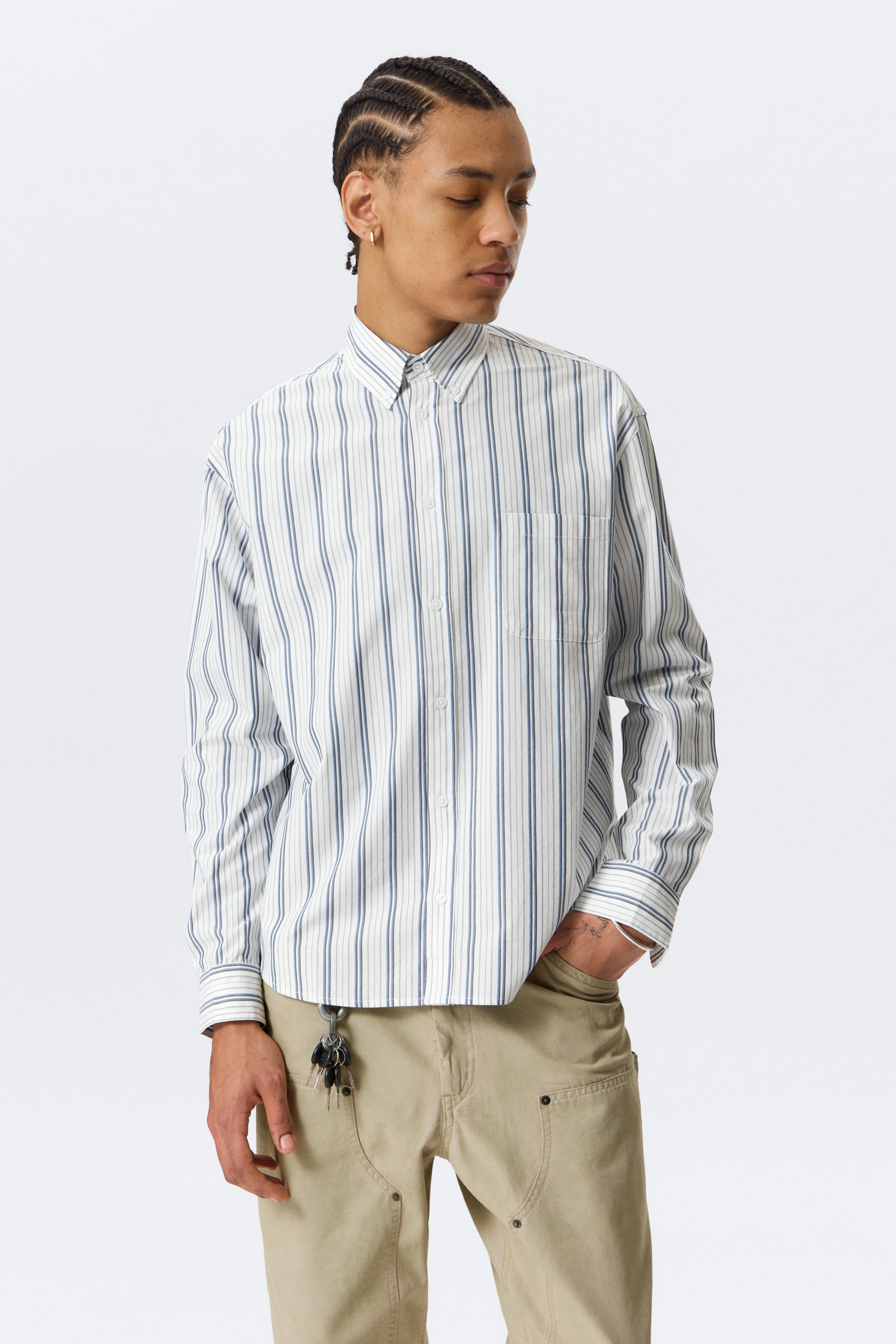 White - Blue Stripes - Lockeres Poplin-Hemd mit Knopfleiste - 1