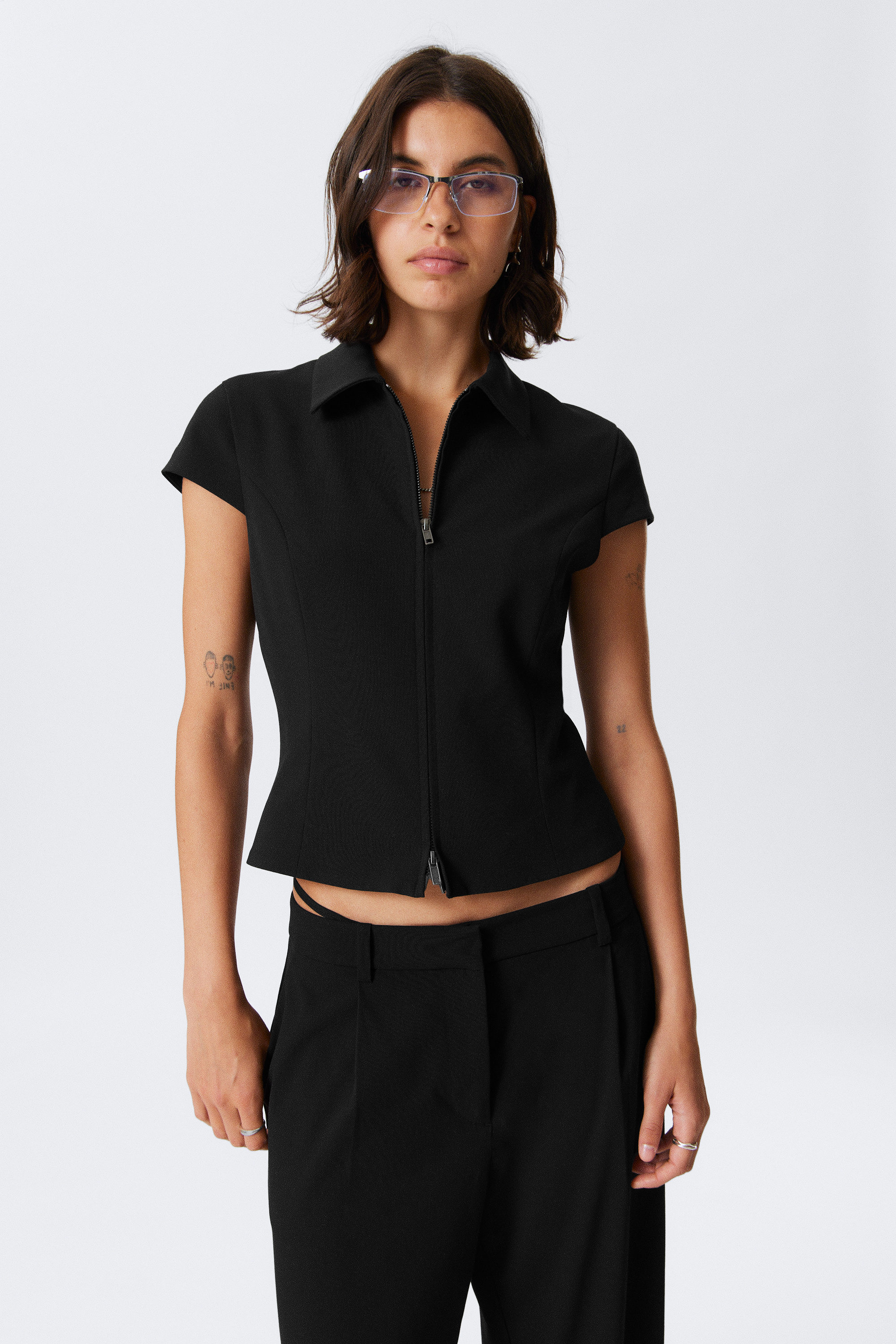 Black - Fitted Short-Sleeved Zip Top - 1