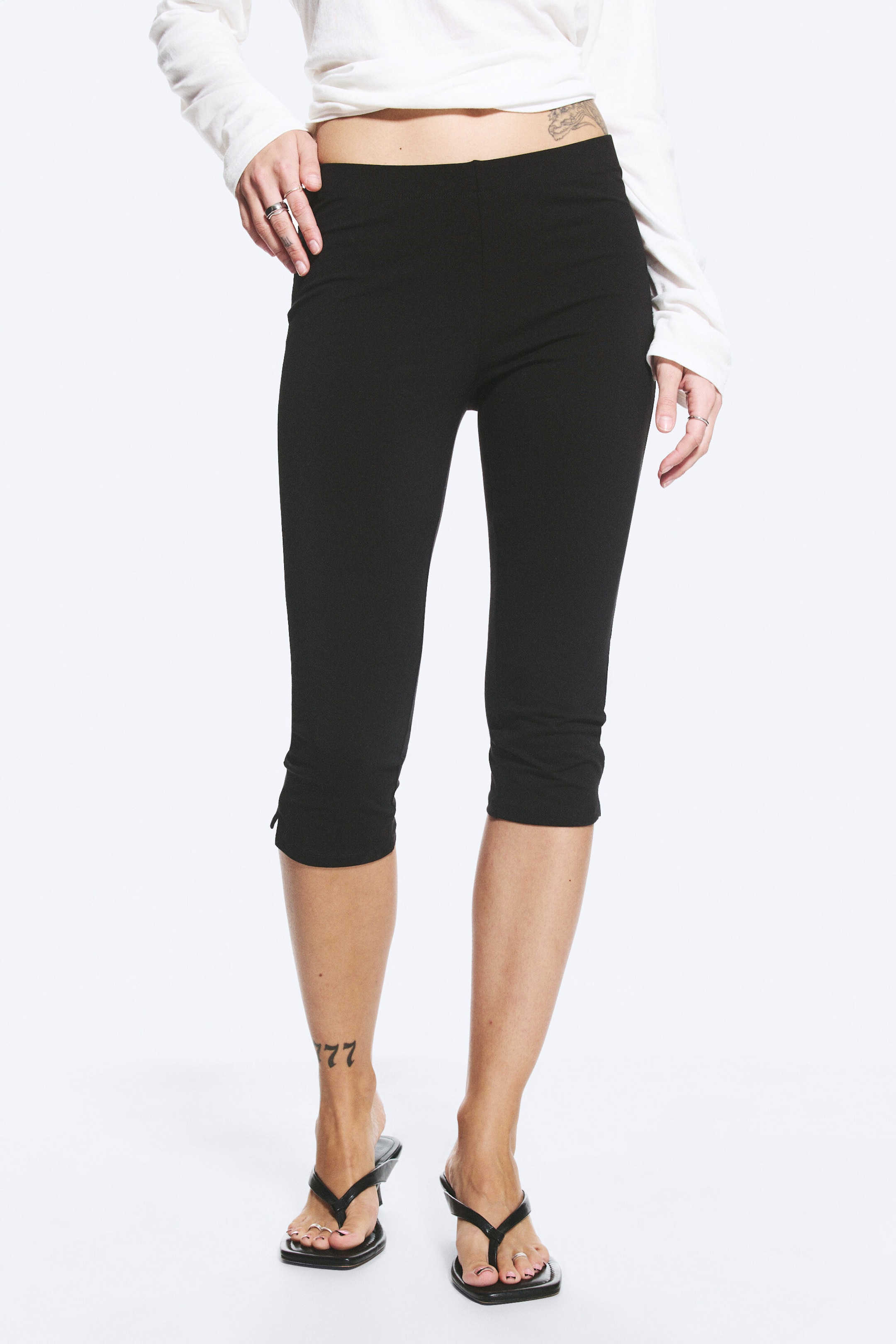 Svart - Mid waist capribyxor - 2