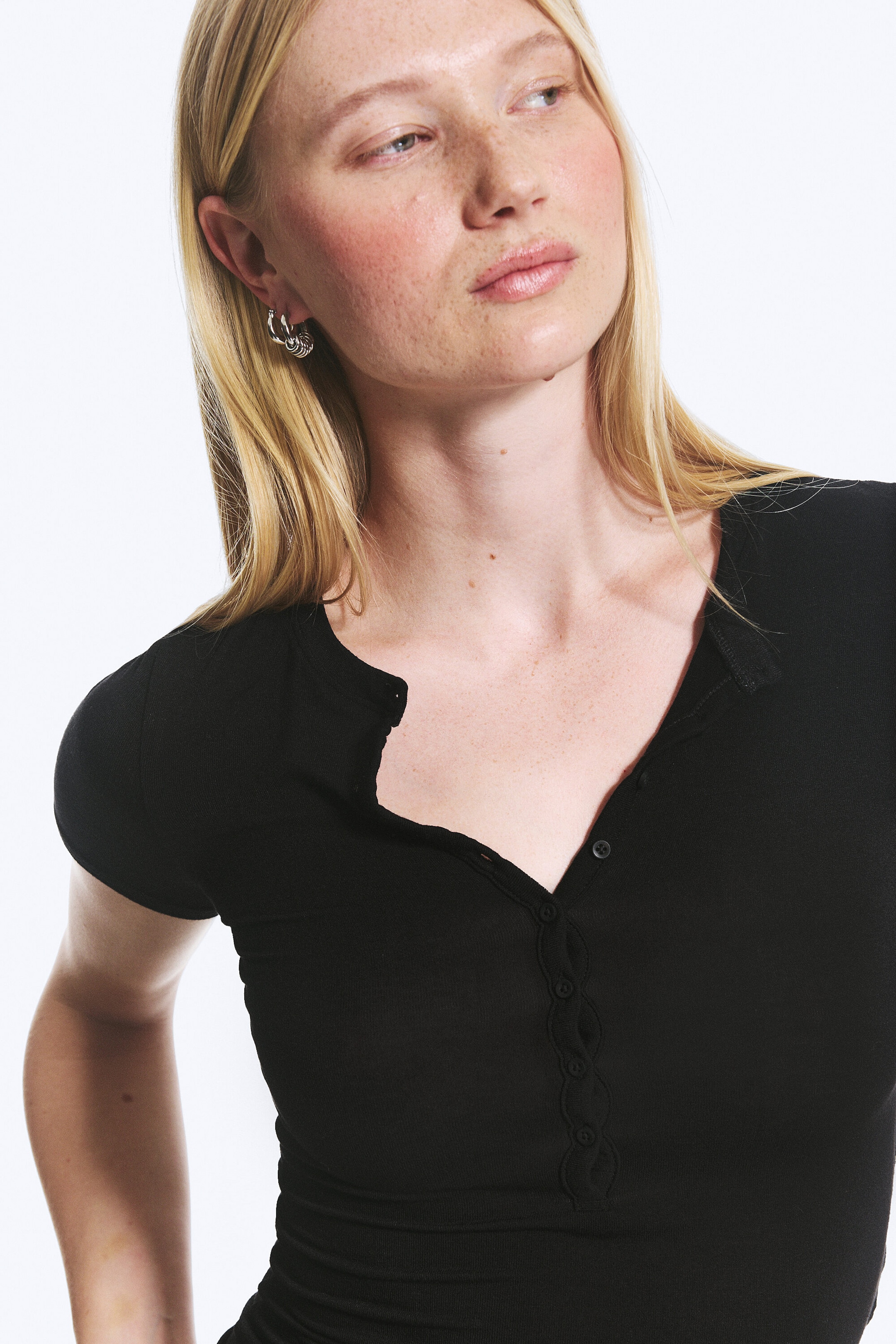 Schwarz - Kurzärmliges Henley-Top - 2