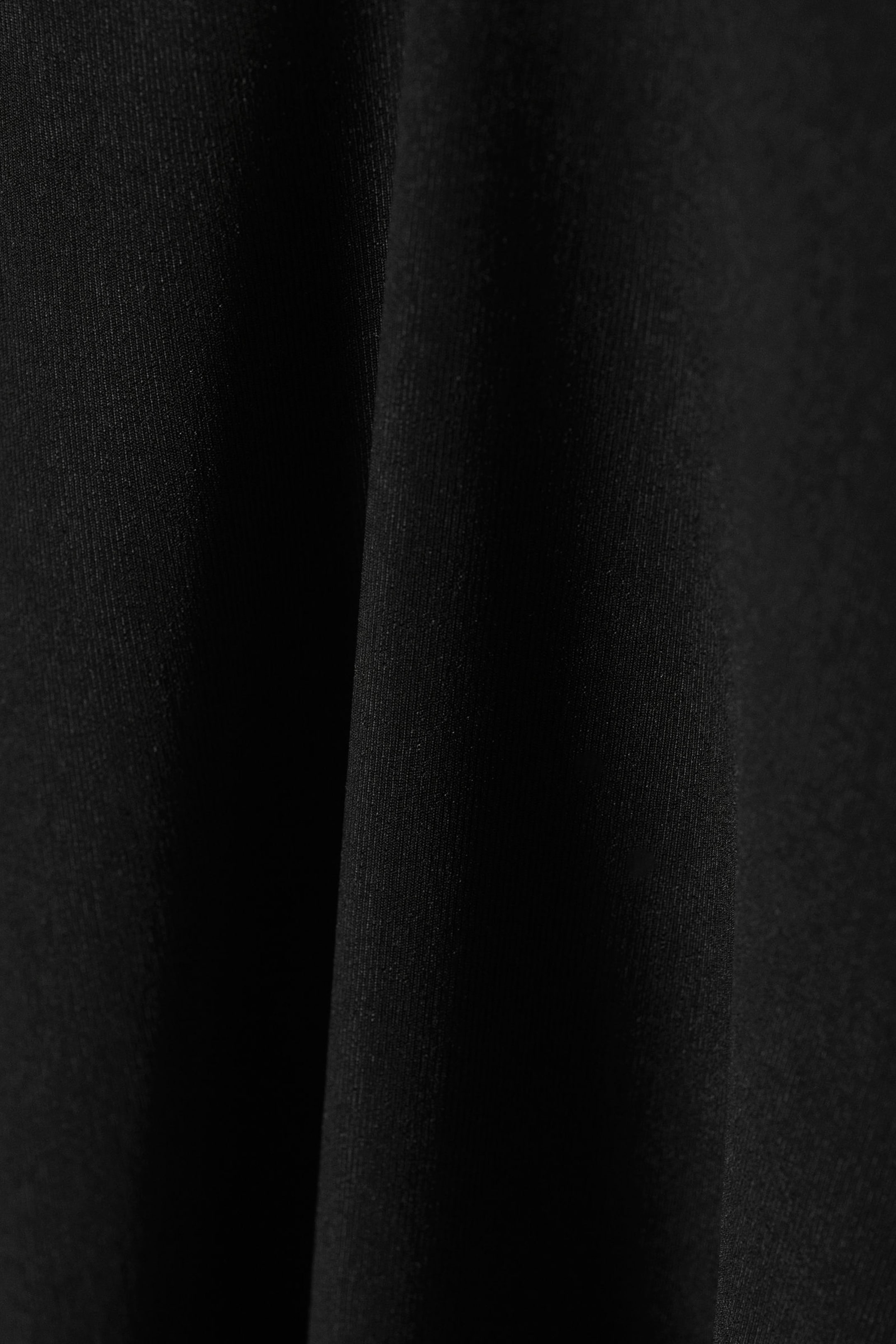 Schwarz - Maxi-Neckholderkleid mit offenem Rücken - 2