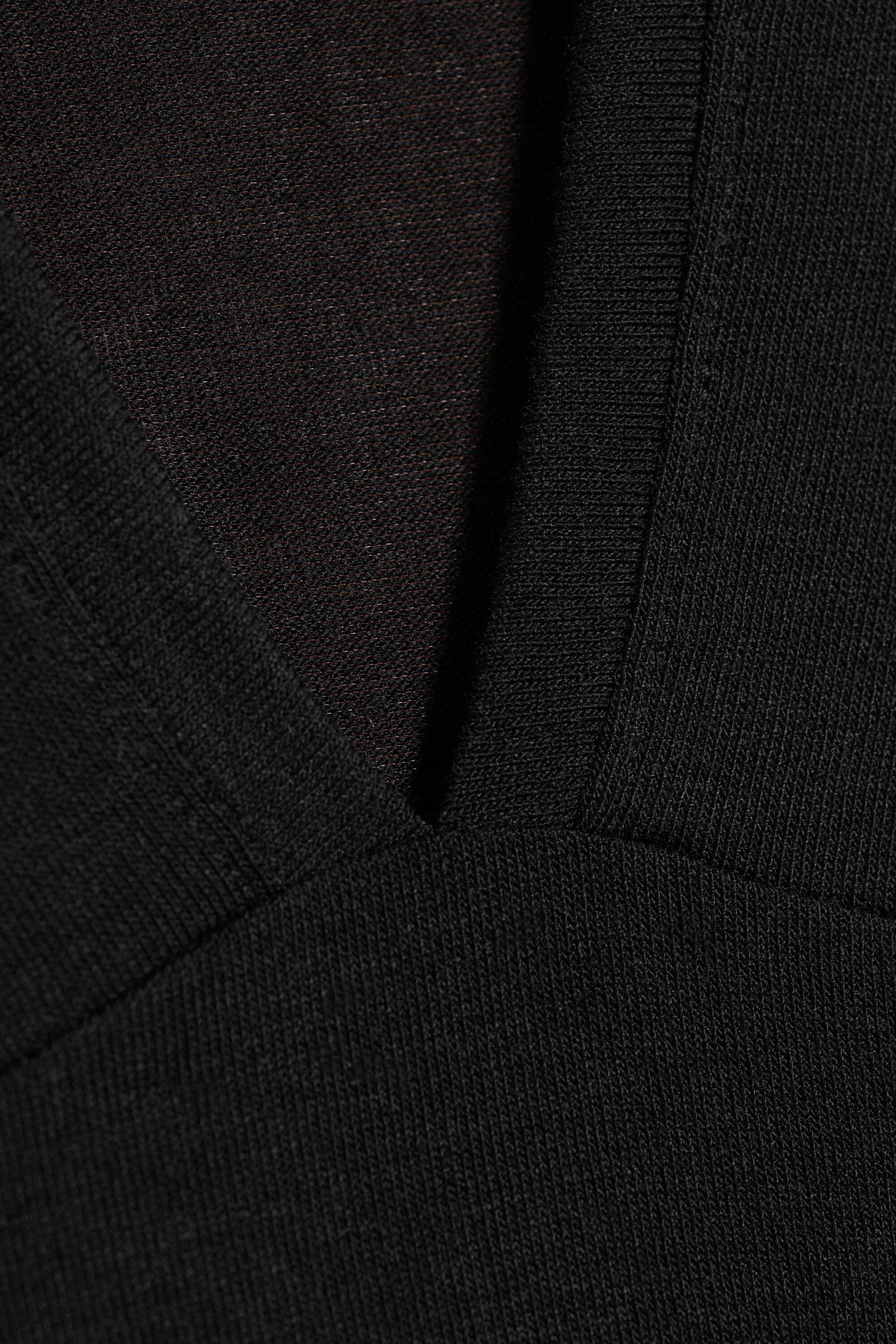 Black - Figurnära V-ringad ärmlös topp - 4
