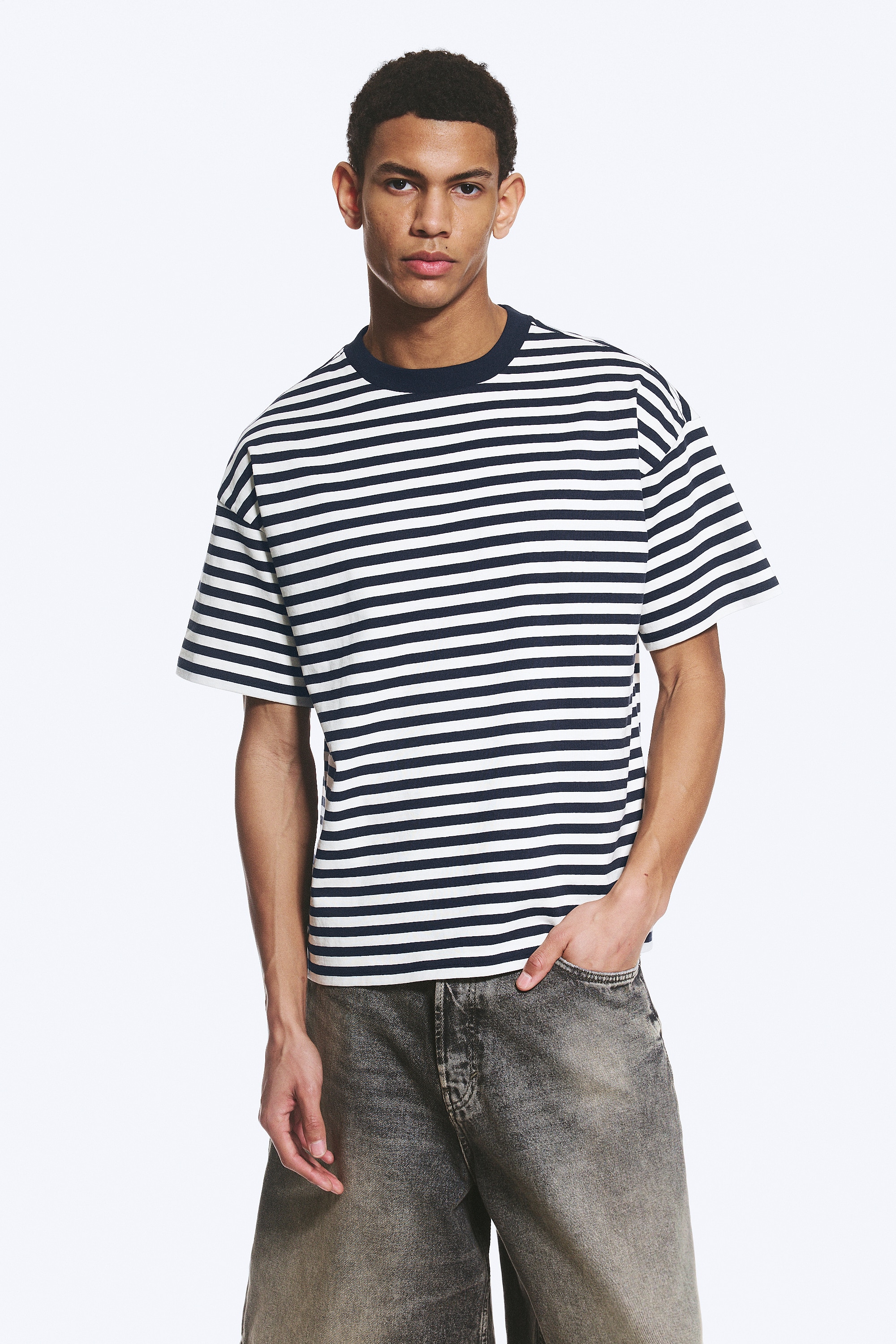 T-shirt Larga e Quadrada - Branco - Riscas Azul-Marinho/Listras Brancas e Castanho Escuro/Branco - Riscas Caqui/Verde caqui claro/Verde Escuro Lavado/Azul com lavagem/Preto/Branco/Khaki Green