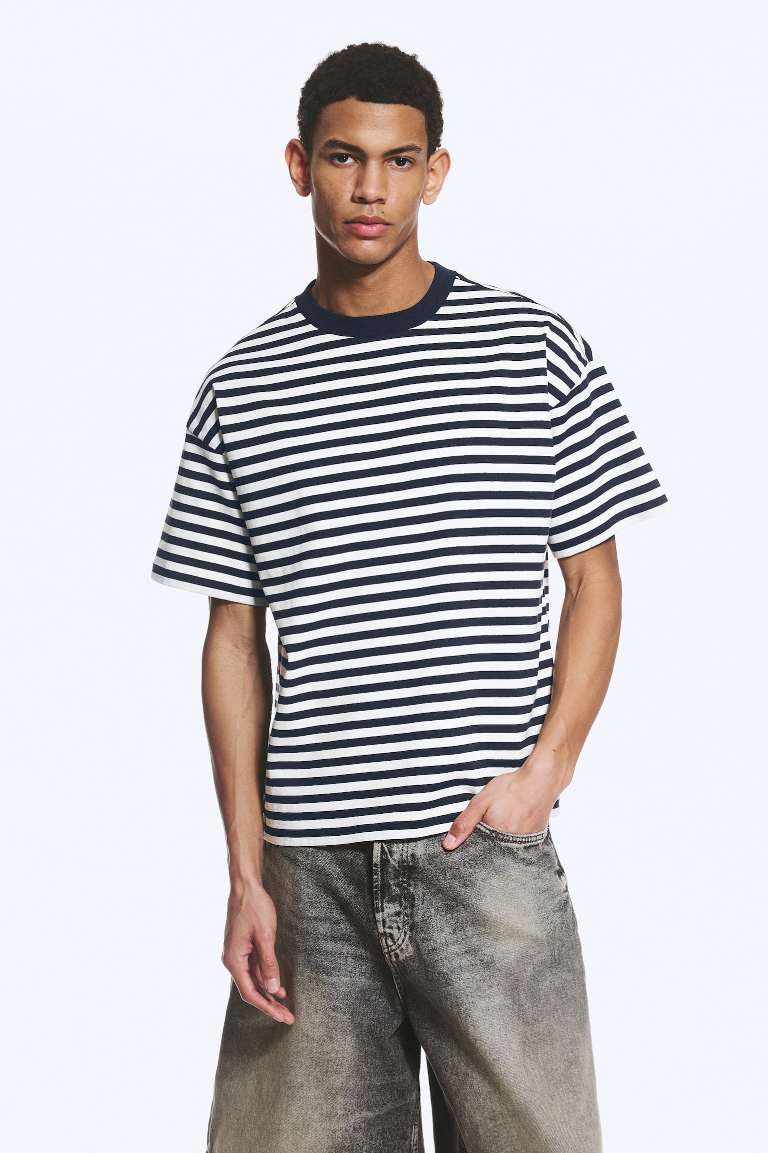 Løs, boxy T-shirt - Hvid - Marineblå Stribe/Hvid/Sort/Forvasket mørkegrøn/Lys kakigrøn/Forvasket blå/Mørk marineblå/Kakigrøn - 1