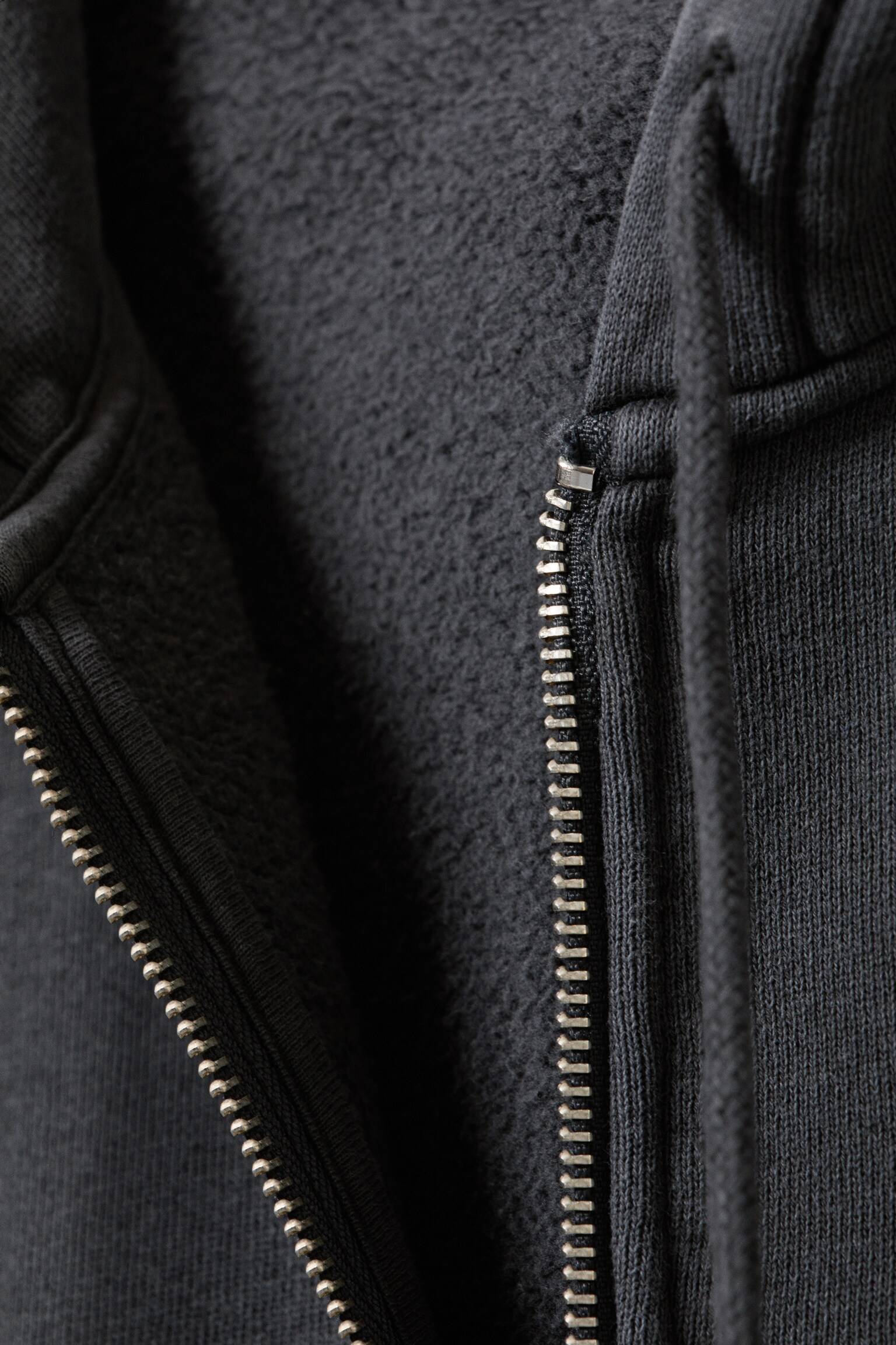Fitted Zip Hoodie - Negro lavado/Lavado azul oscuro - 4