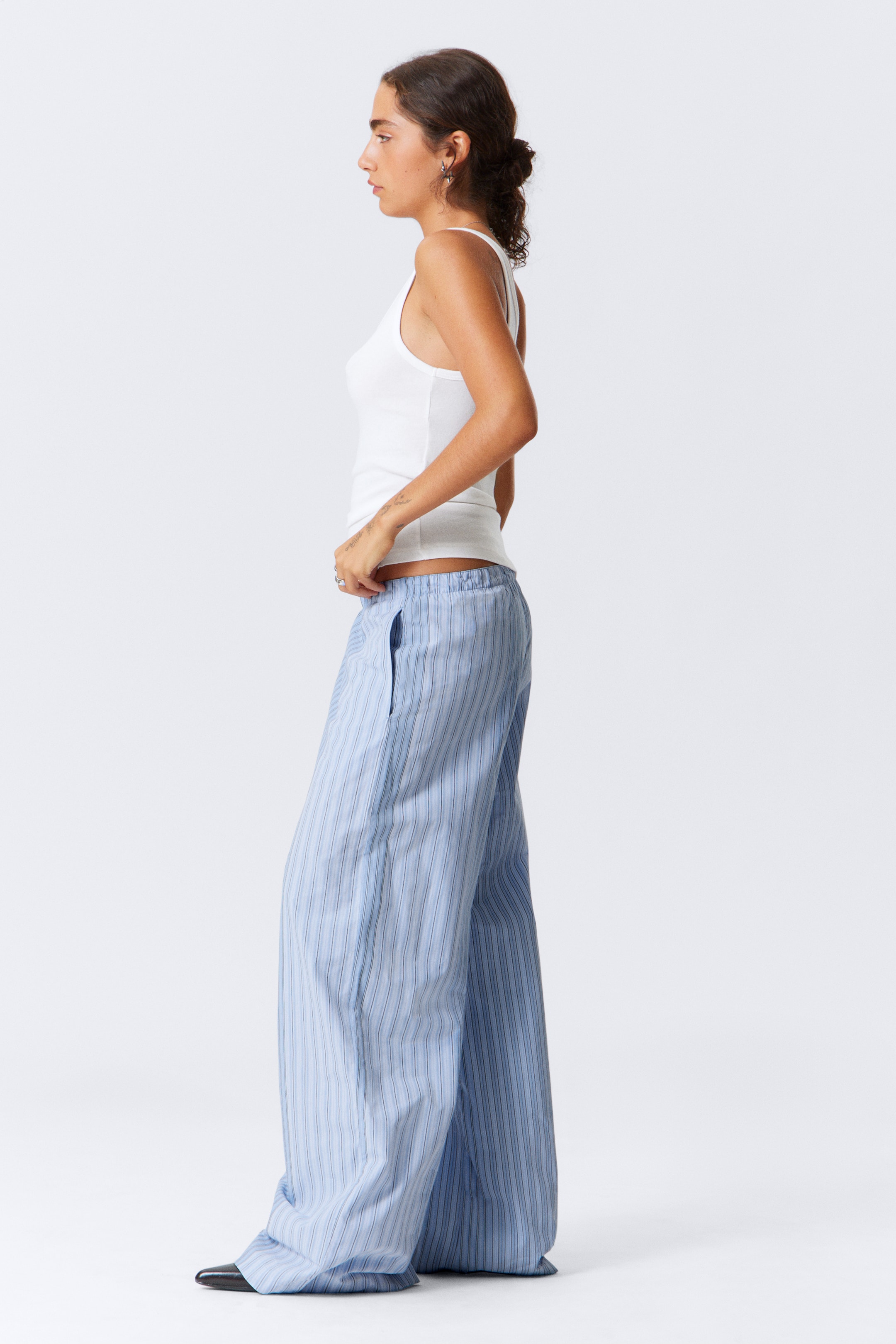 Visualizza immagine più grande: Pantaloni loose in cotone a vita bassa - Azzurro a righe - DONNA | H&M IT 4