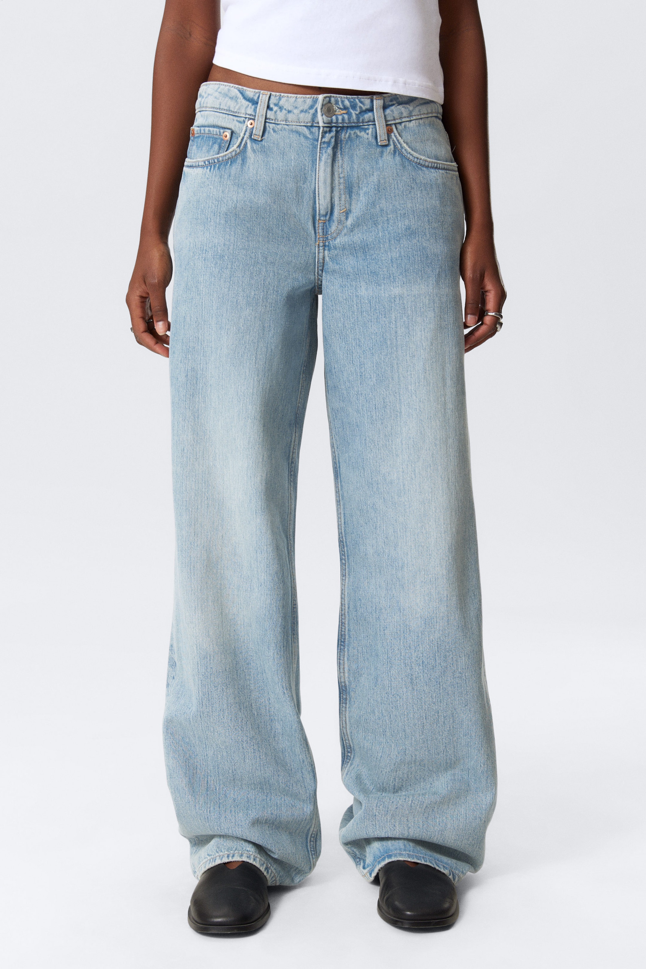 Lip Blue - Light Blue - Ample Low Rise Loose Wide Leg Jeans - 2