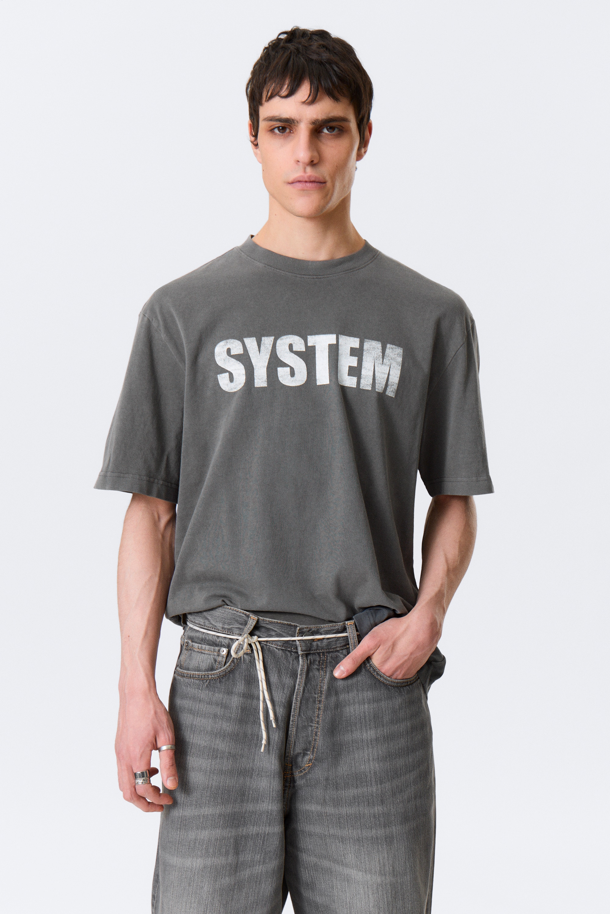 T-shirt z graficznym nadrukiem Relaxed - Sprana czerń - SYSTEM/Czarny - Team Building/Czarny - Cosmic Eagle/Black - Thunder Tour/Ciemnobrązowy - Drea8m/Black - Dragon Gate