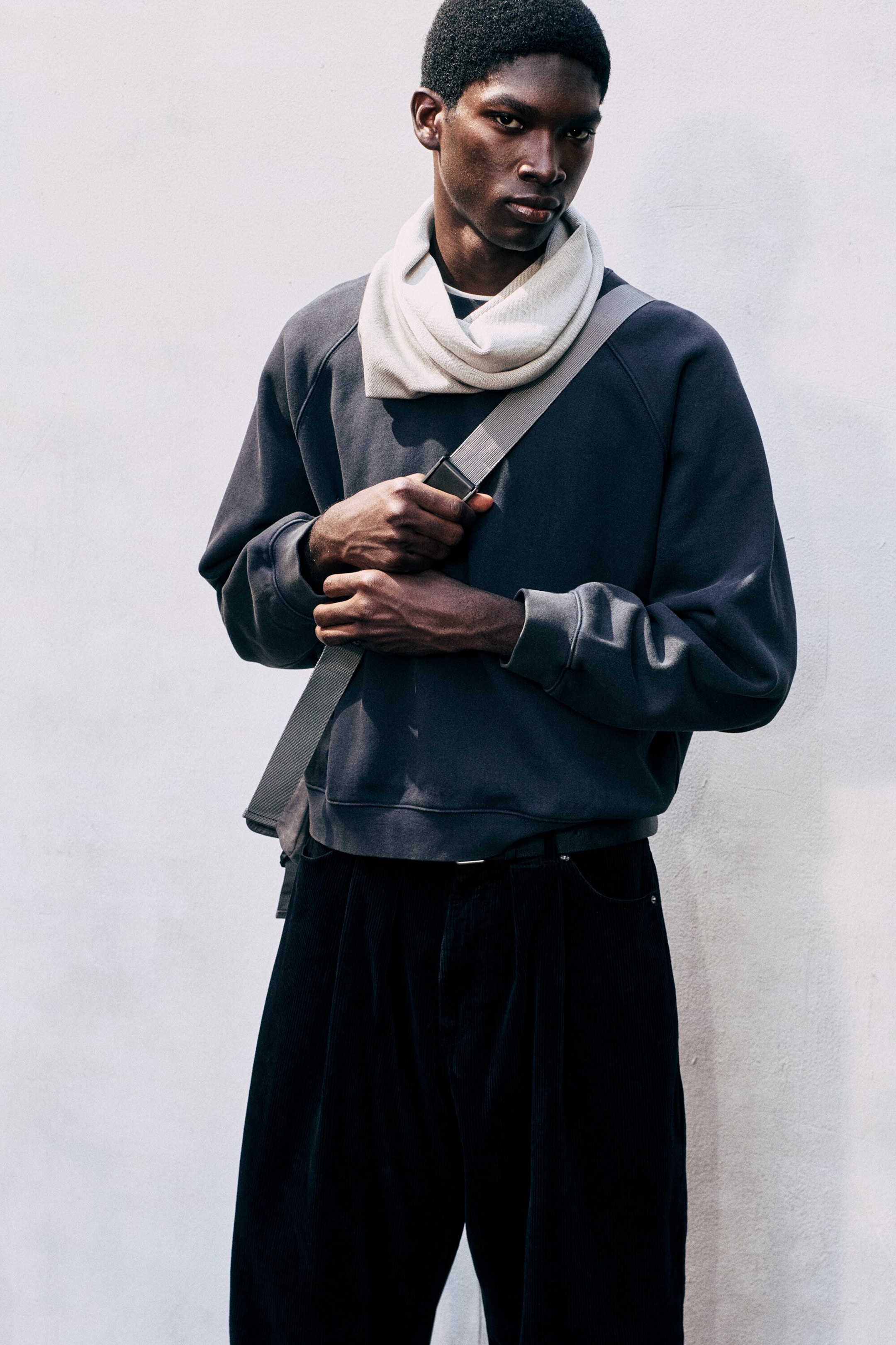 Dunkelblau - Relaxed Sweatshirt mit Boxy Fit - 1