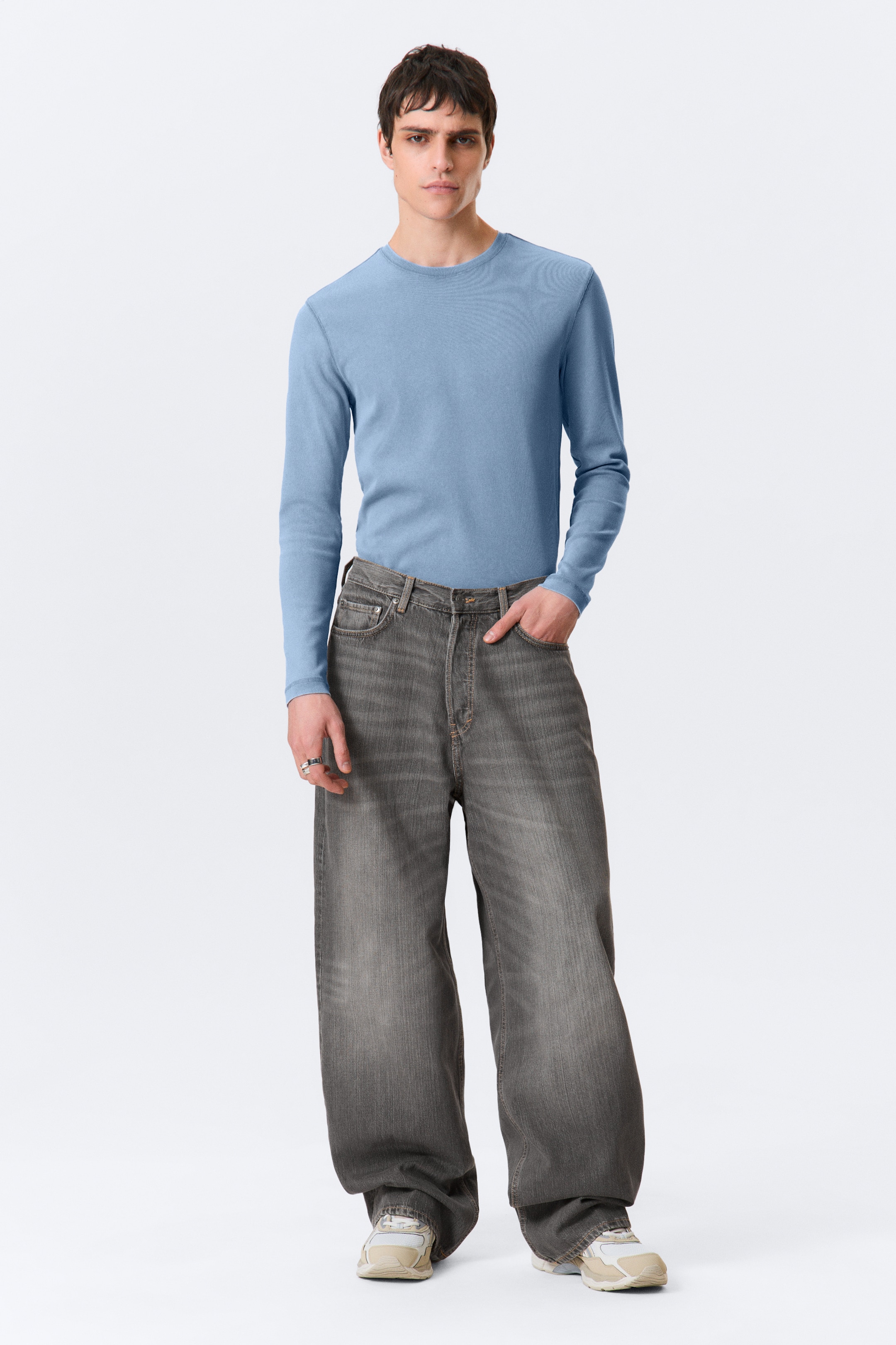 Vezi imaginea mai mare: Astro Loose Baggy Leg Jeans - Mine Grey - BĂRBAŢI | H&M RO 1