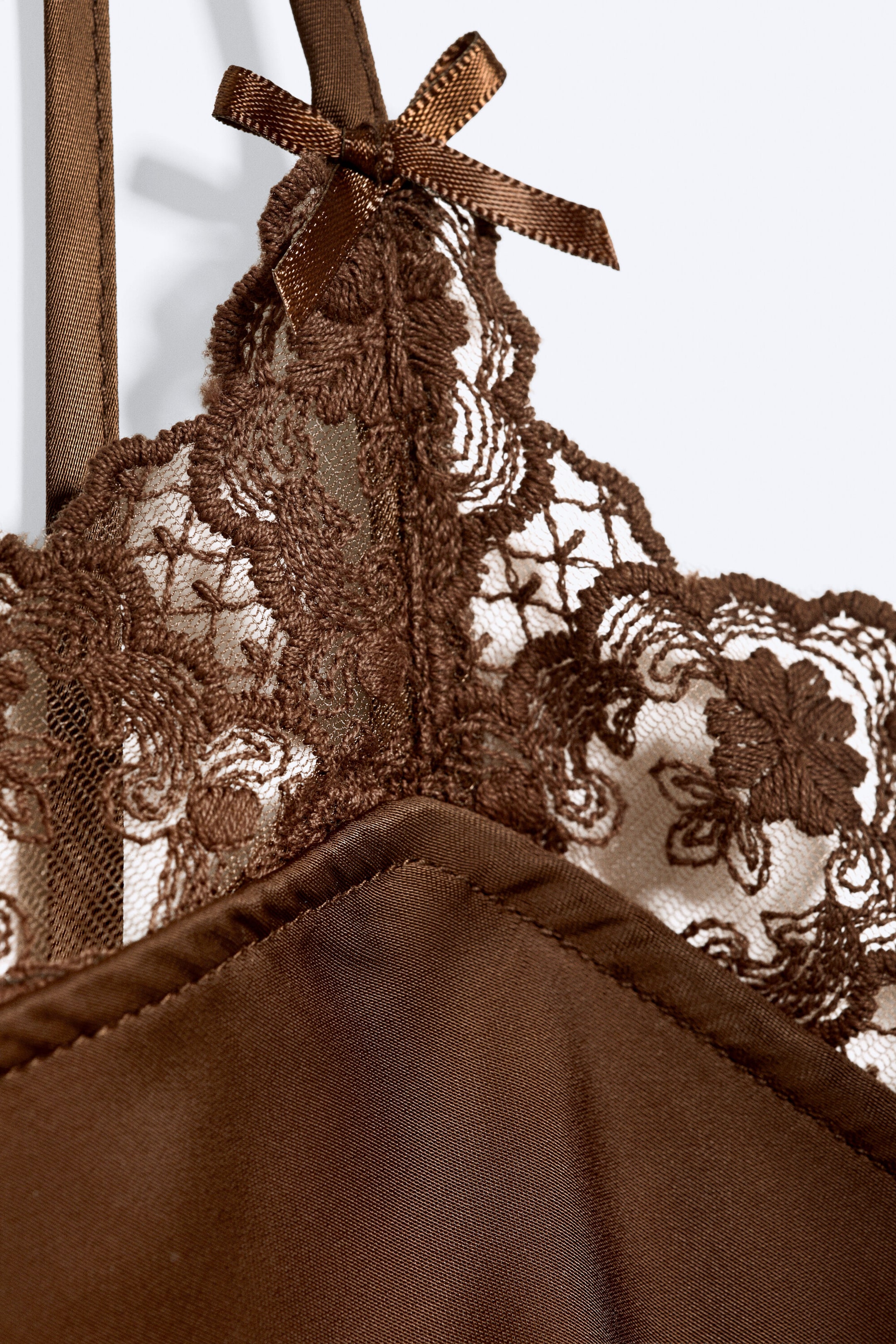 Dunkelbraun - Satin-Unterkleid mit Spitzenbesatz - 5