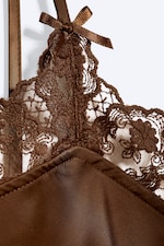 Dunkelbraun - Satin-Unterkleid mit Spitzenbesatz - 5