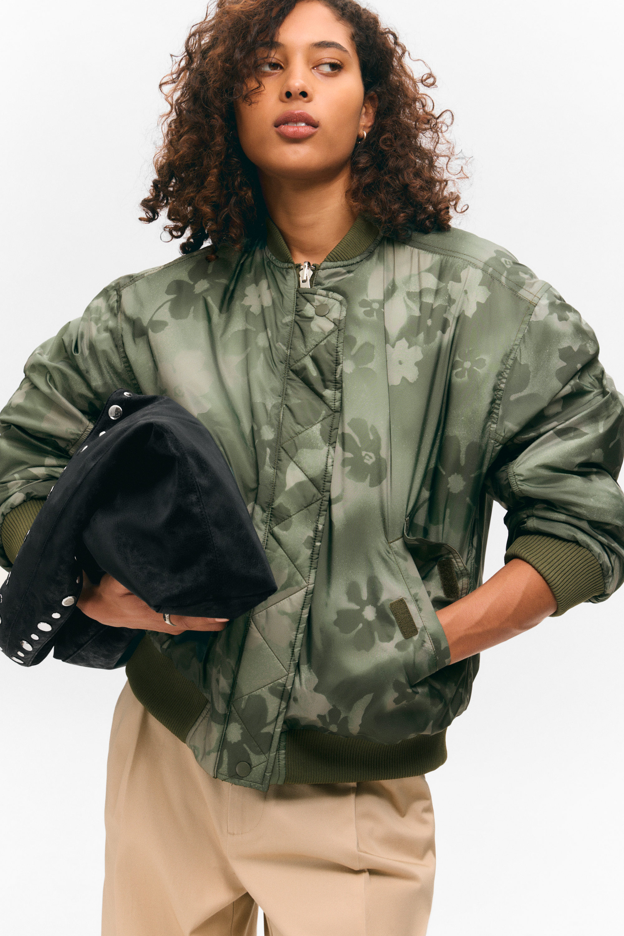Dunkles Khaki - Blumenmuster - Locker geschnittene, wendbare Bomberjacke - 2