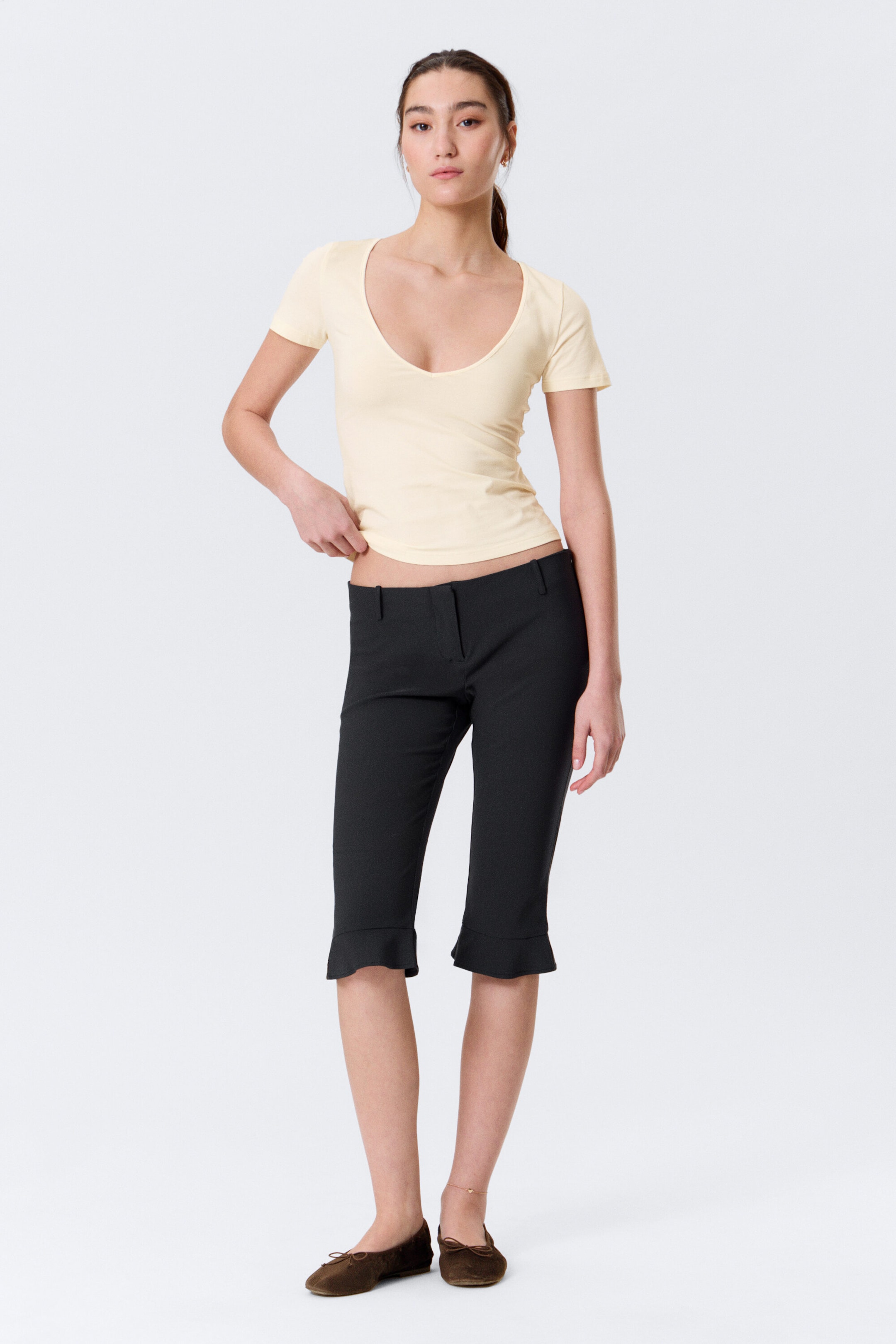 Schwarz - Maßgeschneiderte Caprihose mit mittlerer Bundhöhe - 2