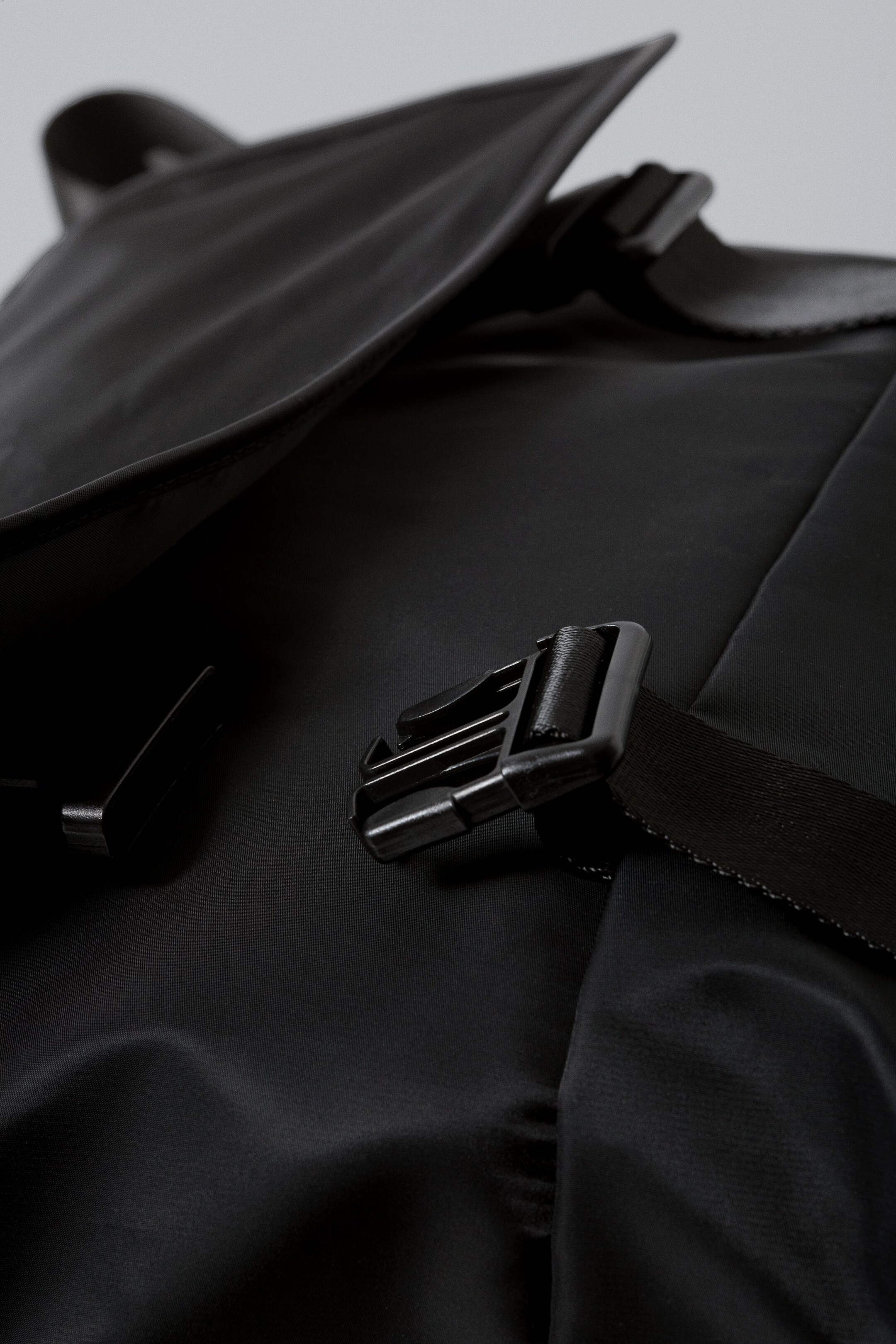 Black - Messenger Bag - 2