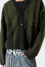 Schwarz/Dunkles Khakigrün - Boxy Strick-Cardigan mit Grafikprint - 2