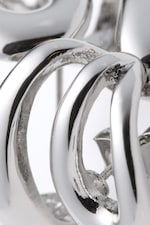 Dusty Light Grey - Ohrring mit skulpturaler Wellenform - 2