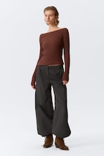 Rostbrun - Tight stickad tröja med båtringing - 2