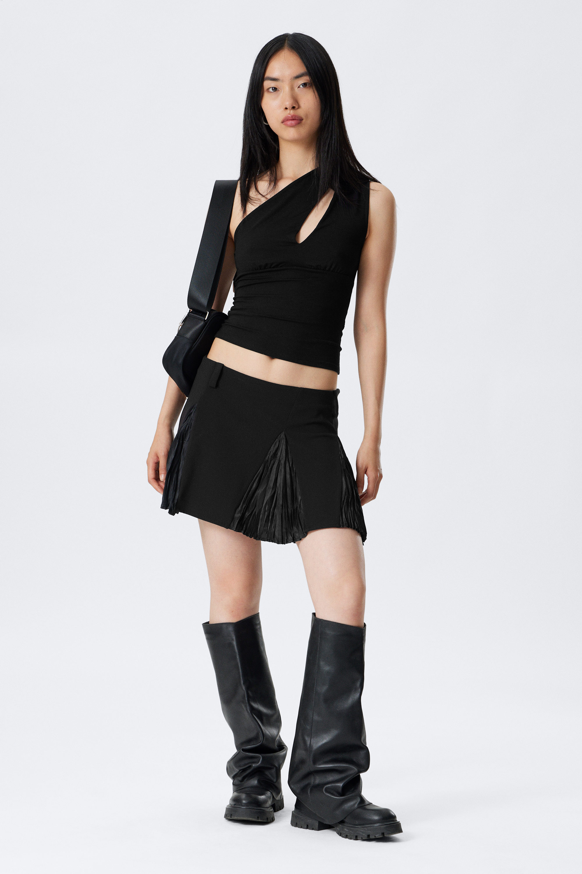 Black - One-Shoulder-Top mit Cut-out-Detail - 2