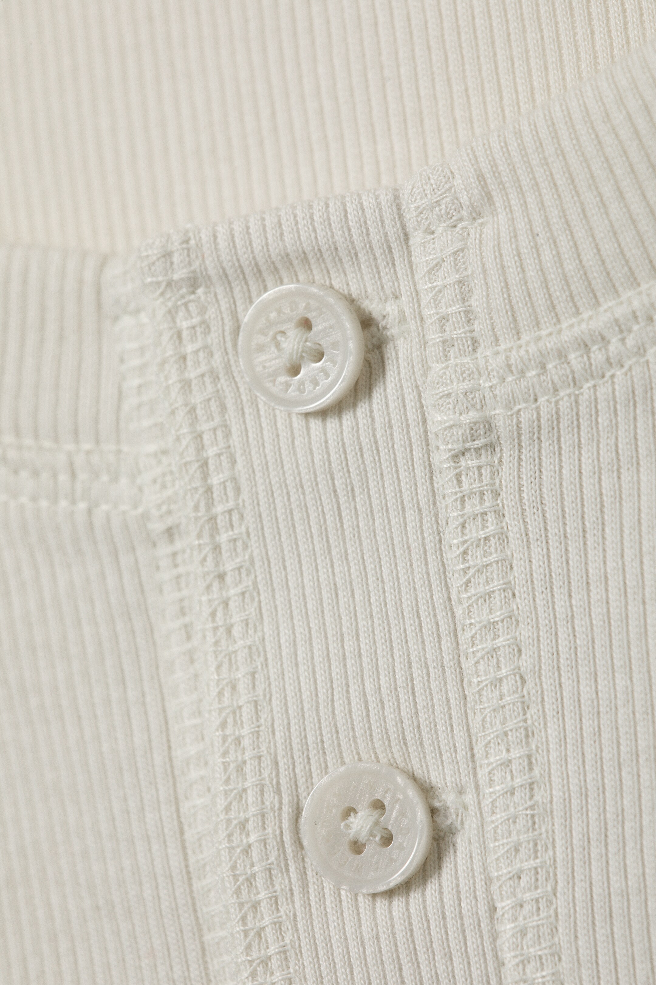 Zobrazit větší obrázek: Tričko Henley s dlouhým rukávem - Prašná bílá - MUŽI | H&M CZ 5