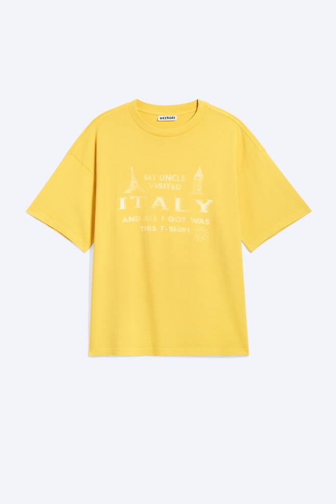 Camiseta boxy con gráfico estampado Great - Amarillo - Italia/Blanco - Bienvenido a la Tierra/Black - Karma/Negro - Warden/Rosa - 1