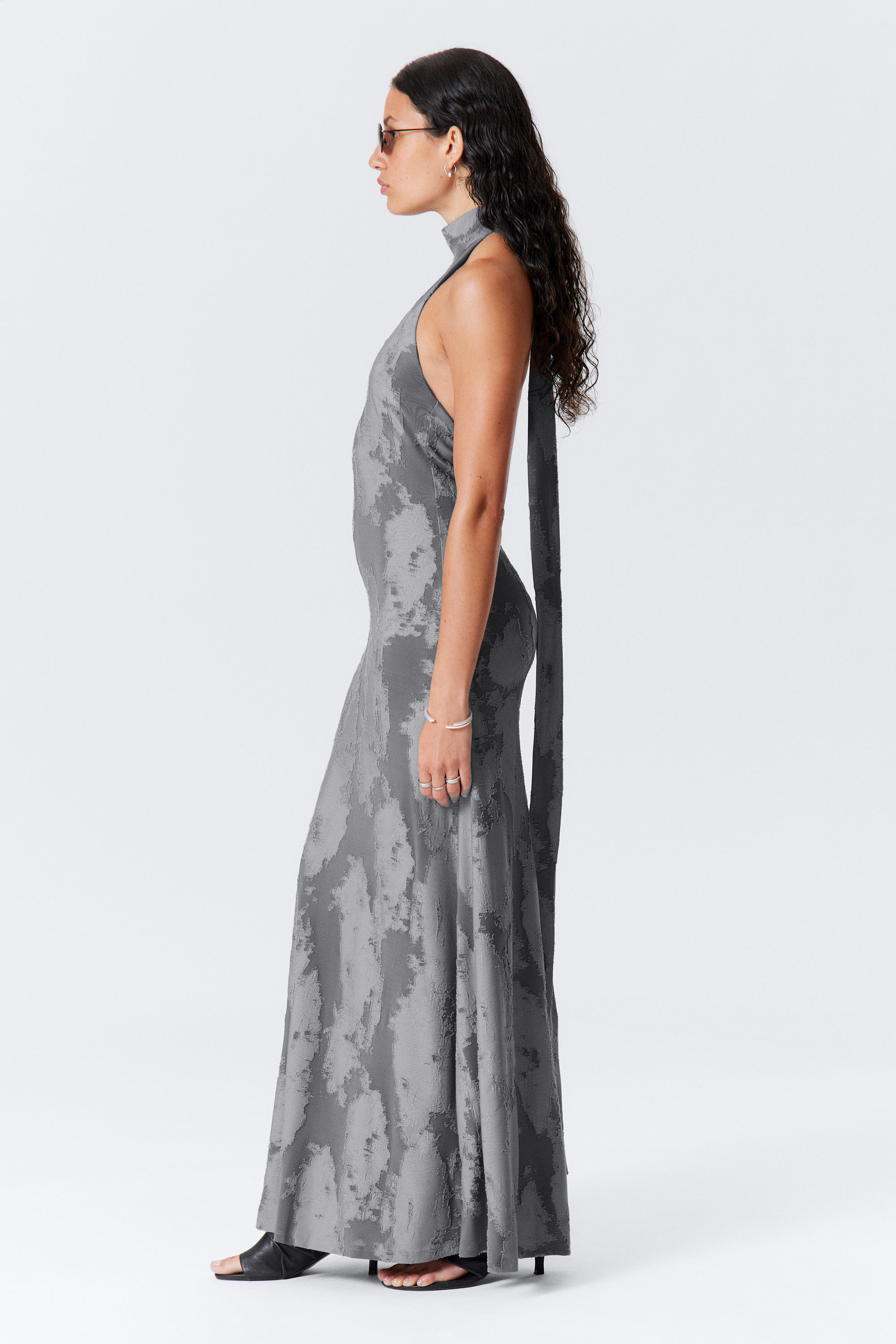 #7F8086 - Maxikleid mit Jacquardmuster und Neckholder - 2