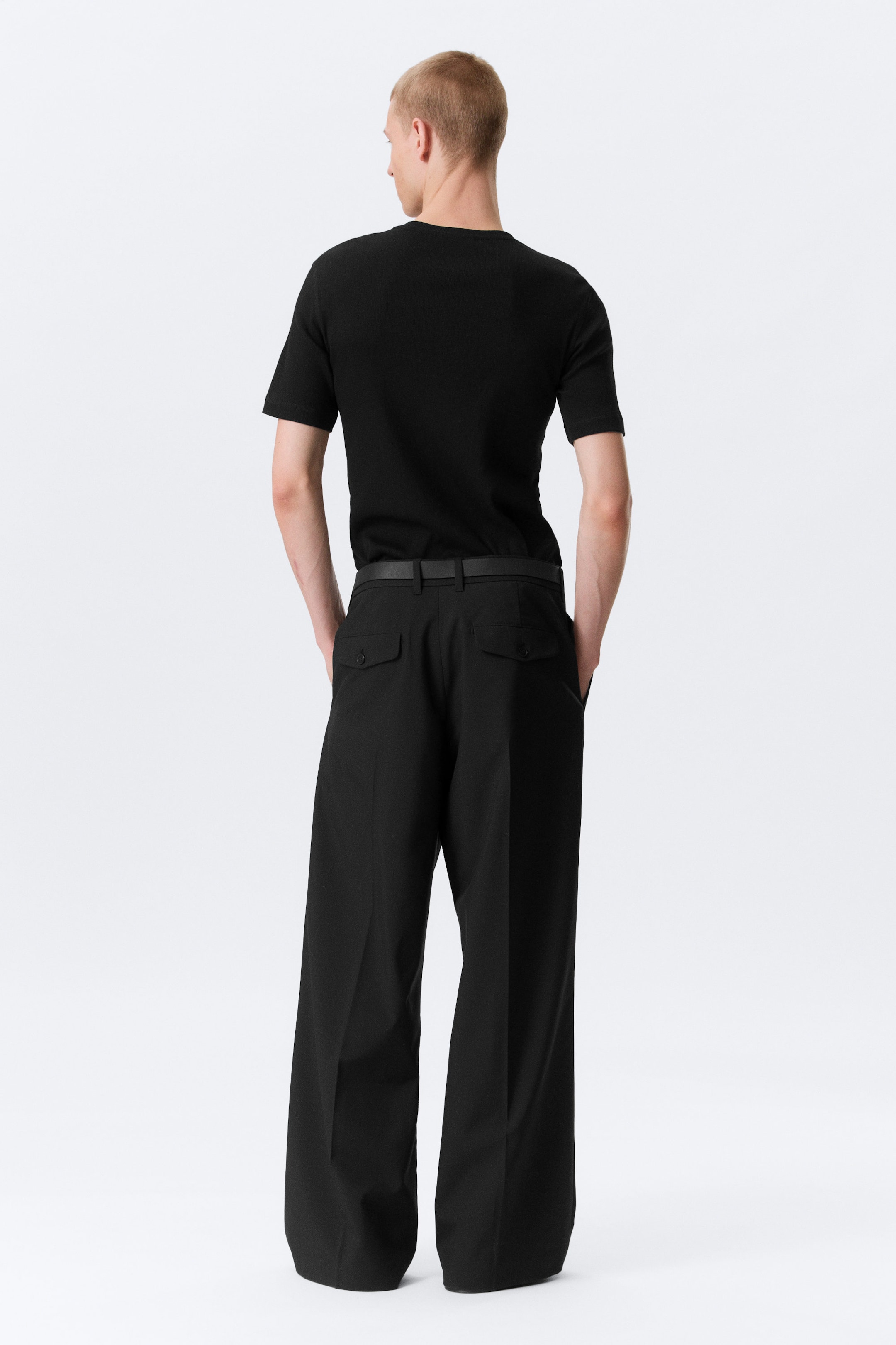 Schwarz - Moe - Lockere Low-Waist-Anzughose mit Bootcut-Bein - 2