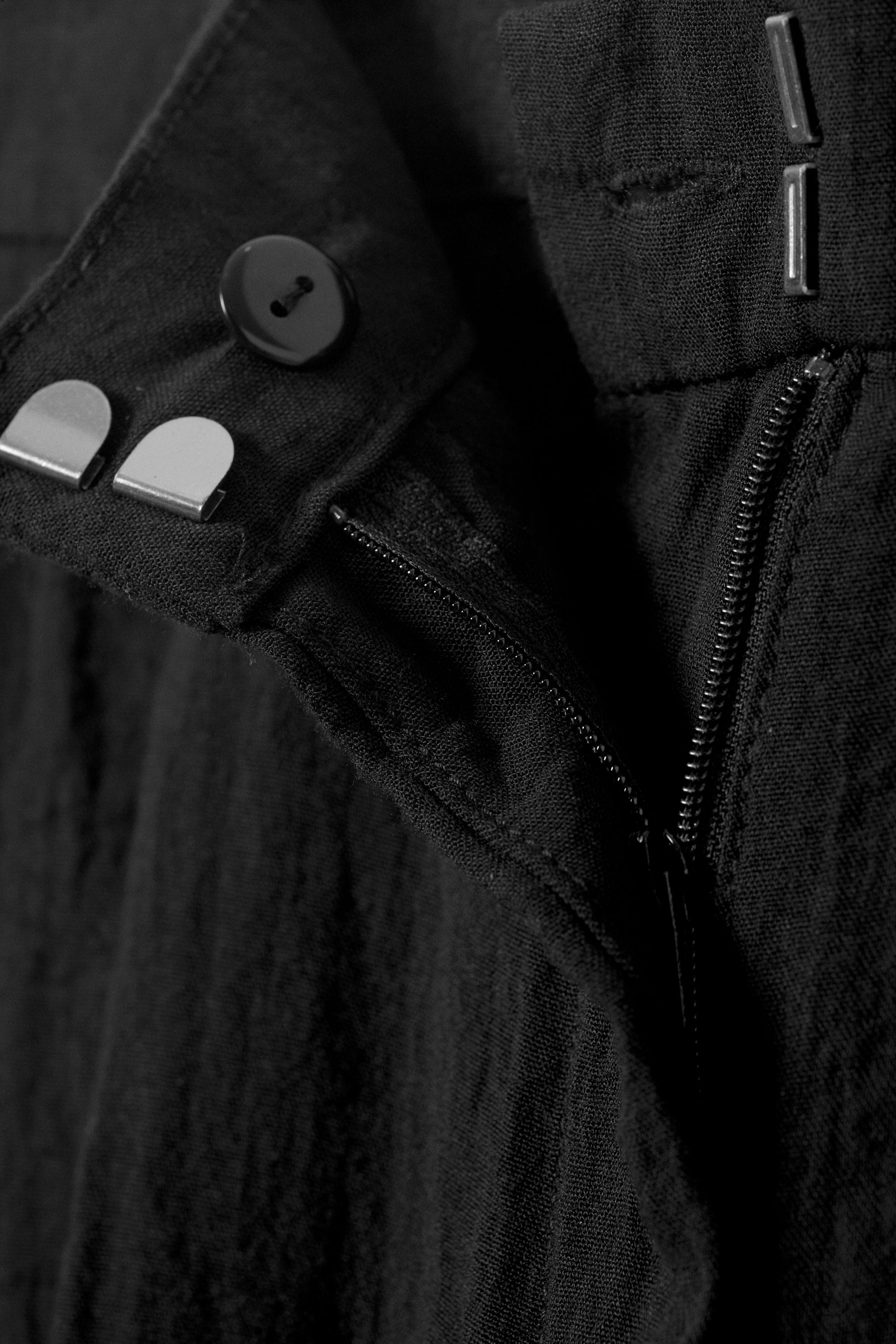 Black - Low Rise Wide Leg Crinkled Trousers - 5