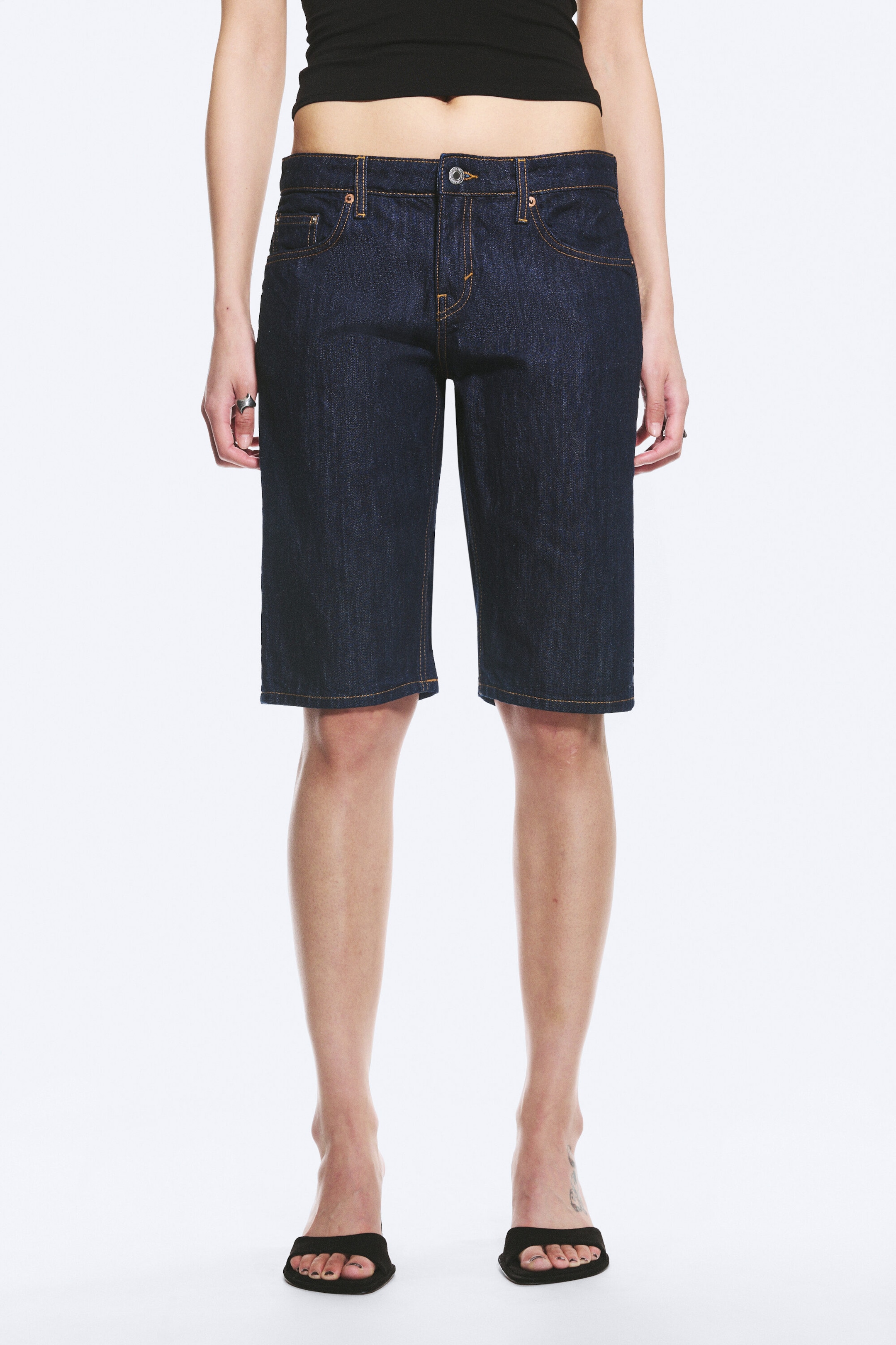 Blue Rinse – Bleu foncé - Short denim longueur genou taille basse standard Atom - 2