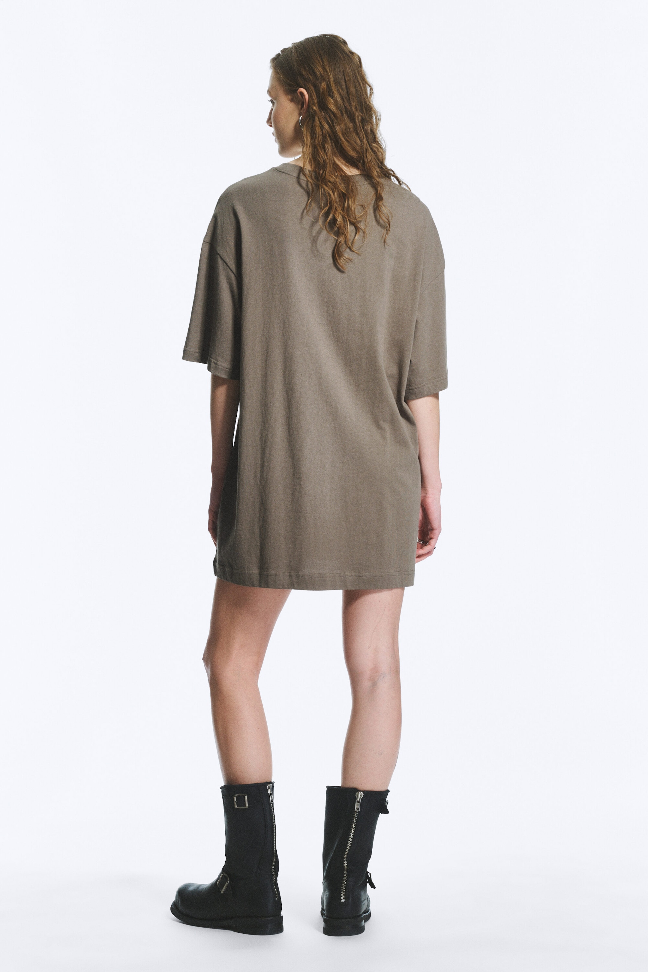Staubgrau - Oversized T-Shirtkleid aus Baumwolle - 2