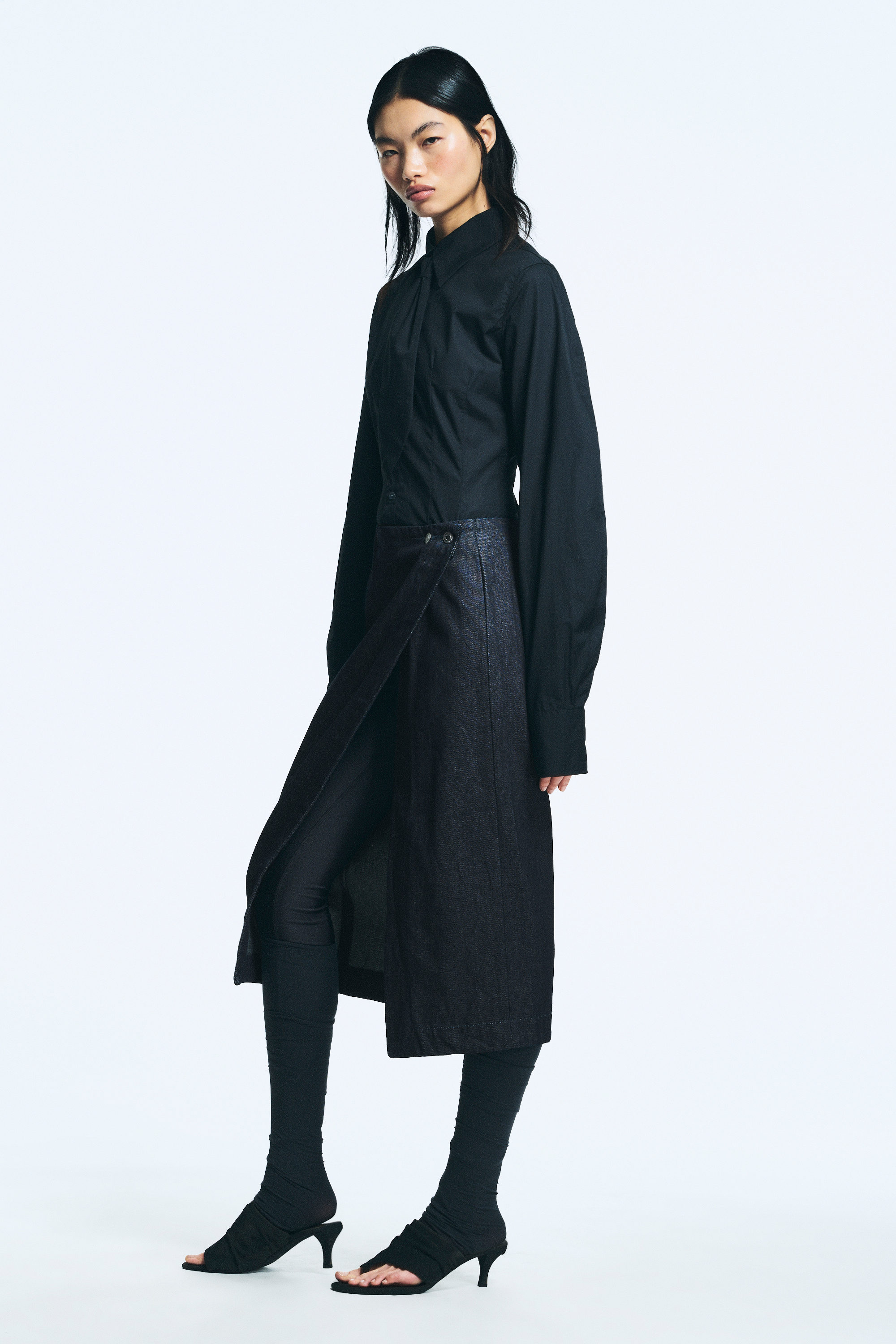 Raw Indigo - Dark Blue - Low-Waist-Midirock aus Denim - 2