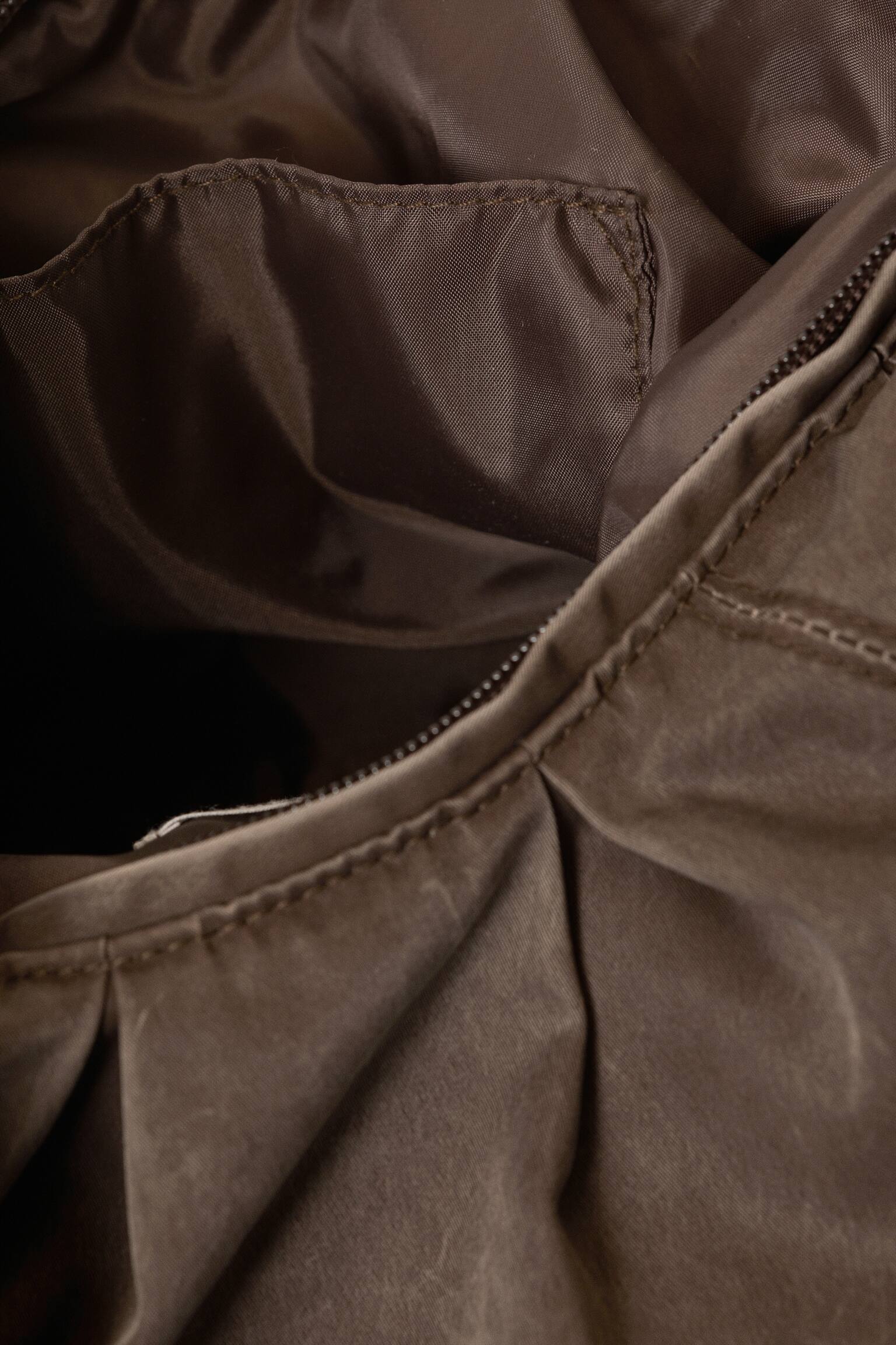 Riasená crossbody kabelka - Tmavohnedá - 4