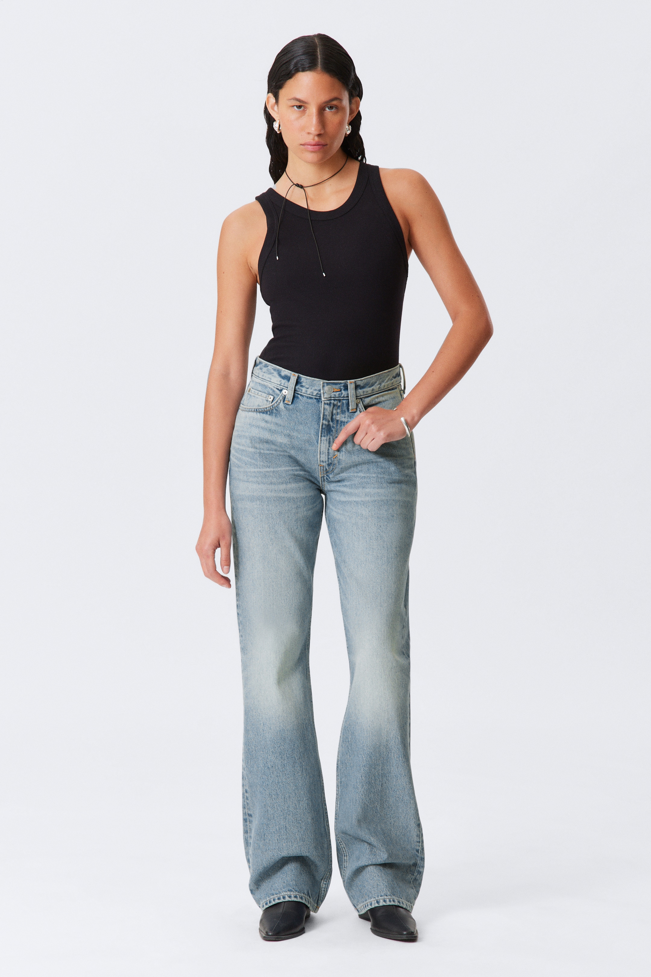 Se større billede: Moon regular bootcut-jeans med mellemhøj talje - Seventeen Blue – mellemblå - DAME | H&M DK 1