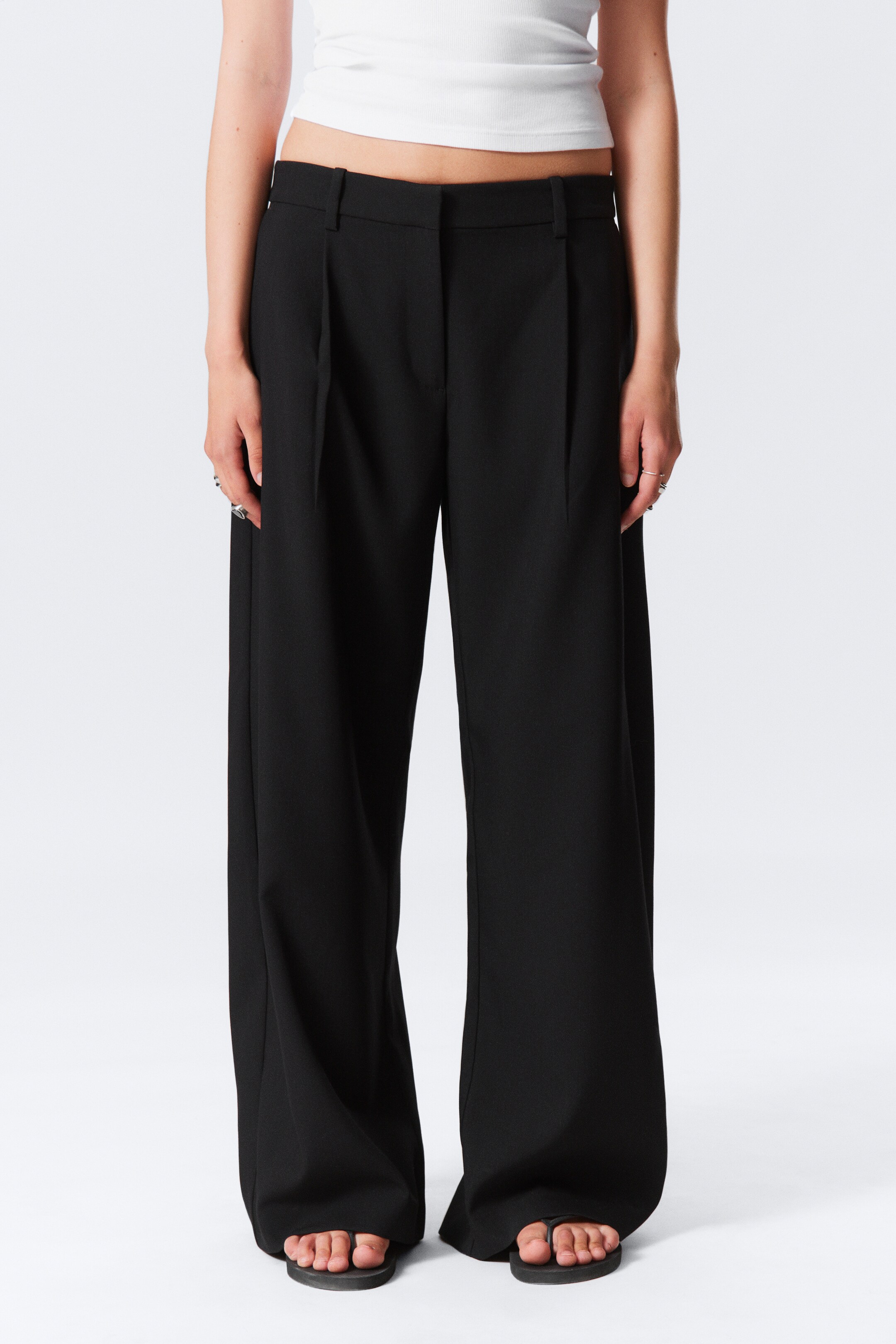 Преглед на по-голямо изображение: Low Waist Wide Suiting Trousers - Black - ЖЕНИ | H&M BG 2