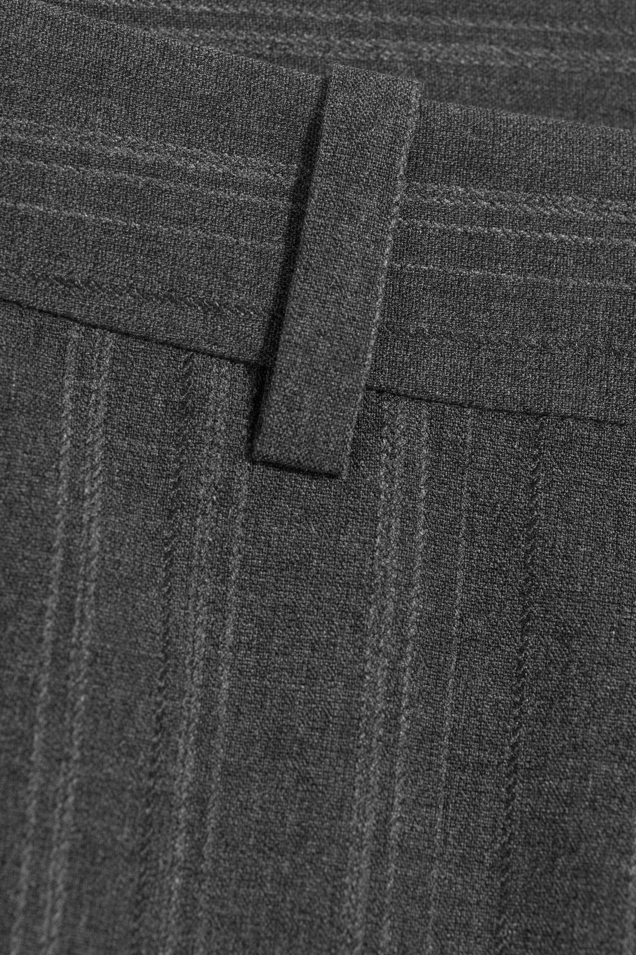 Grau meliert mit Streifen - Locker geschnittene Anzughose mit niedriger Taille - 5