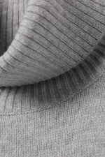 Gråmelerad - Oversized turtleneck i ull - 5