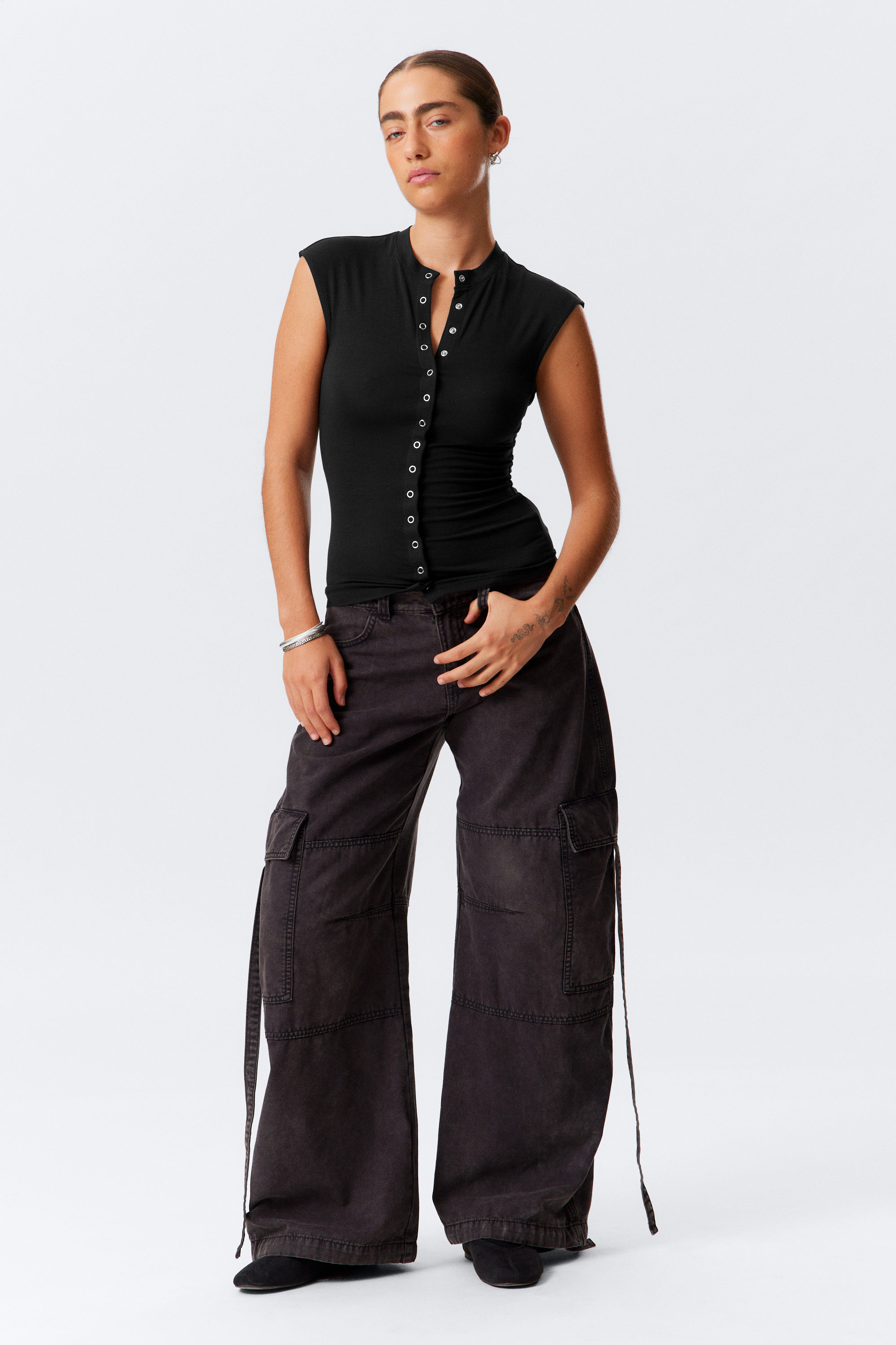 Black - Sleeveless Button-up Top - 2