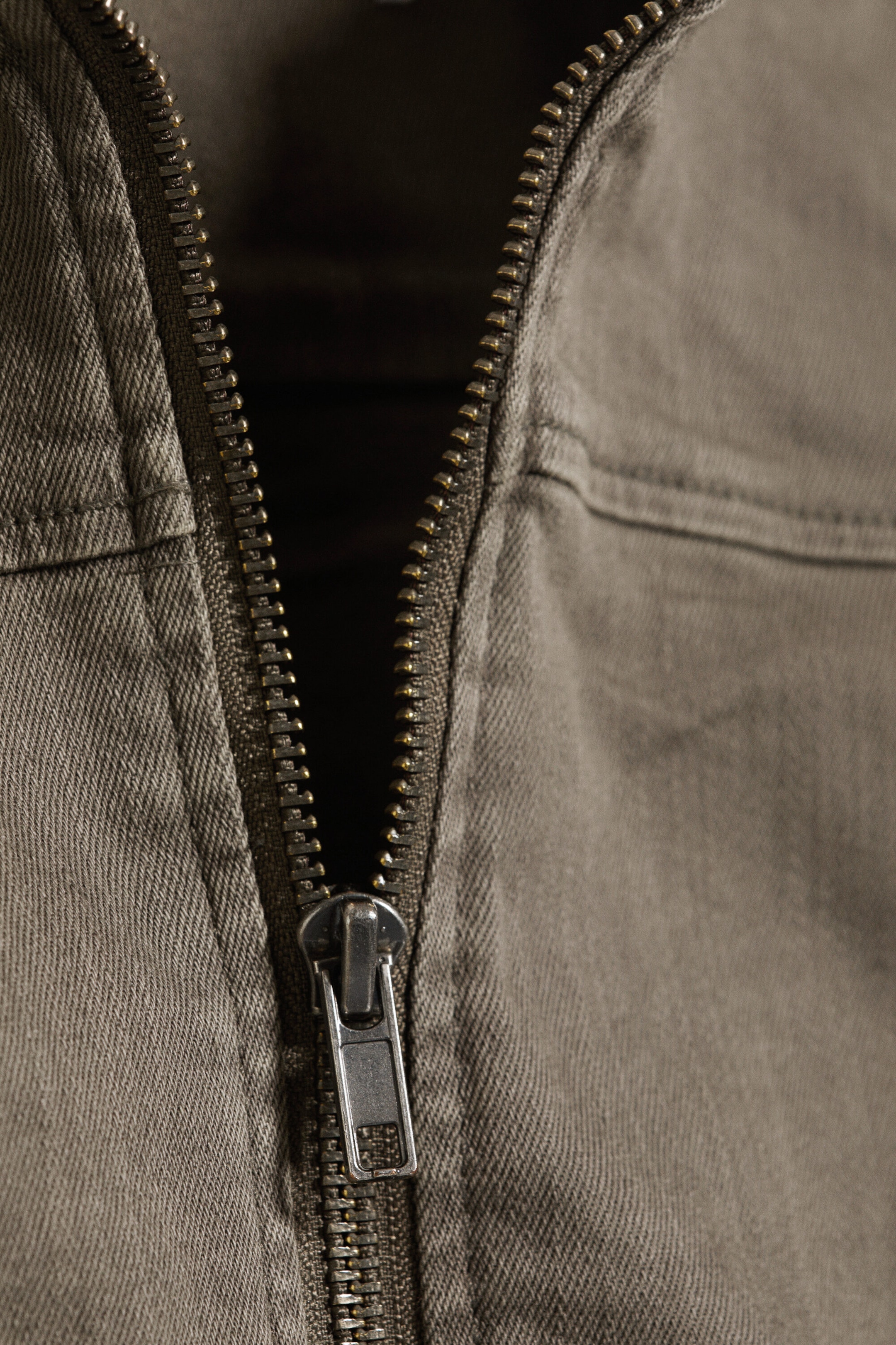 Dusty Grey - GENEVIEVE SCHMALE STRUKTURIERTE BAUMWOLL-ZIP-JACKE - 5