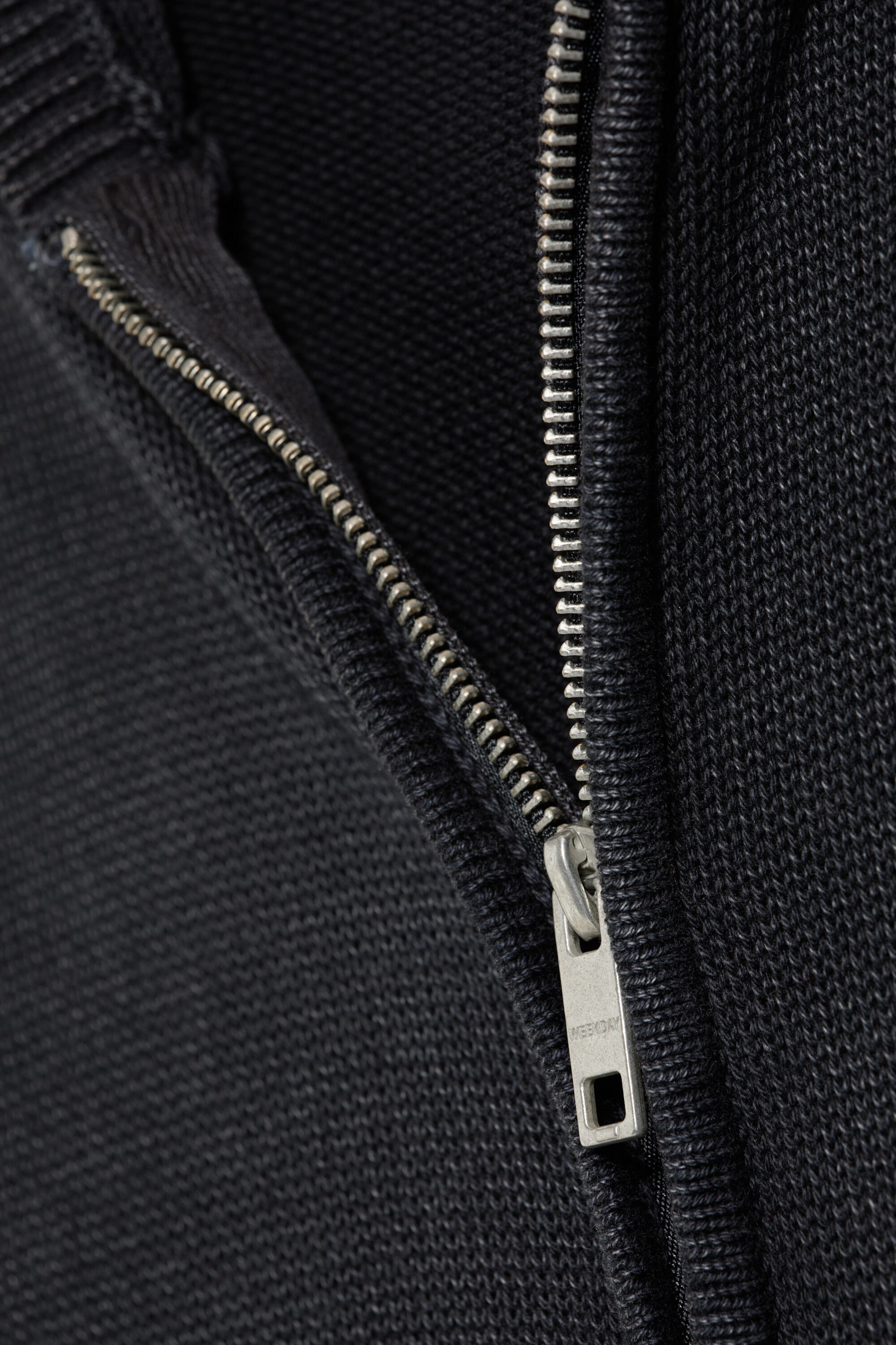 Verwaschenes Schwarz - Zip-Hoodie aus Strick - 5