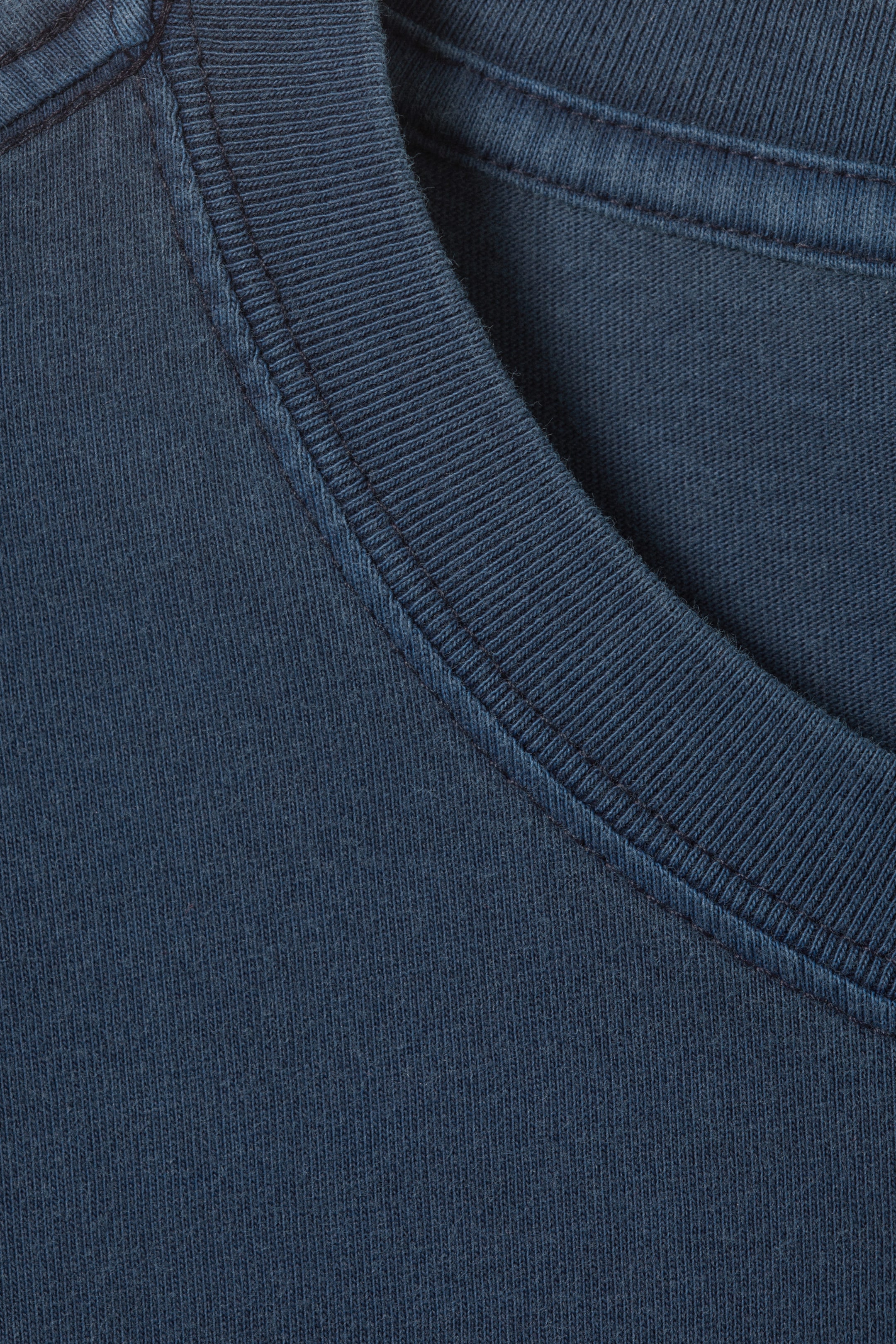 Verwaschenes Dunkelblau - Mittelschweres Standard-T-Shirt - 1