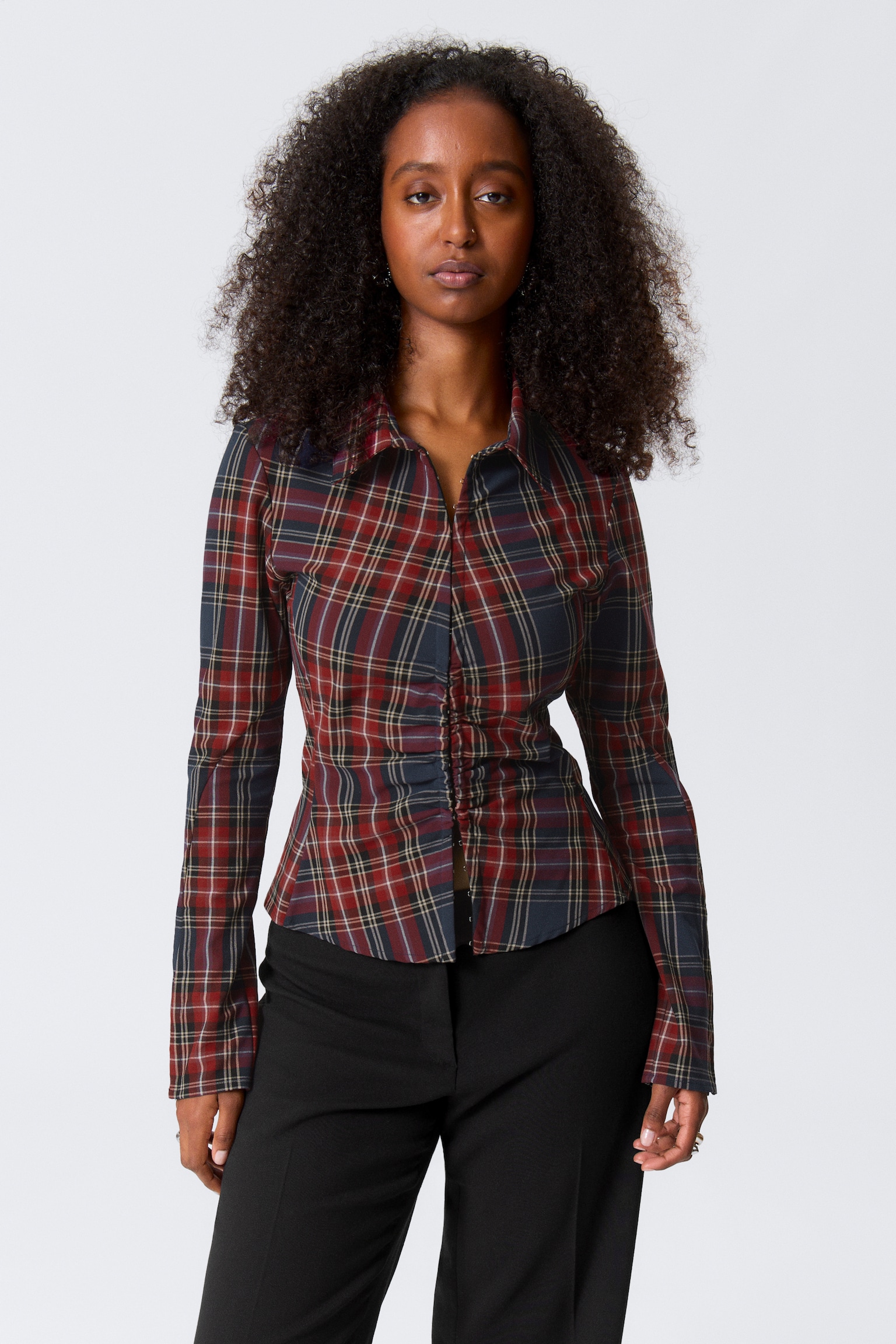 Camisa de cetim de mangas compridas justa - Vermelho-escuro/Preto/Toupeira escuro/Castanho-escuro xadrez
