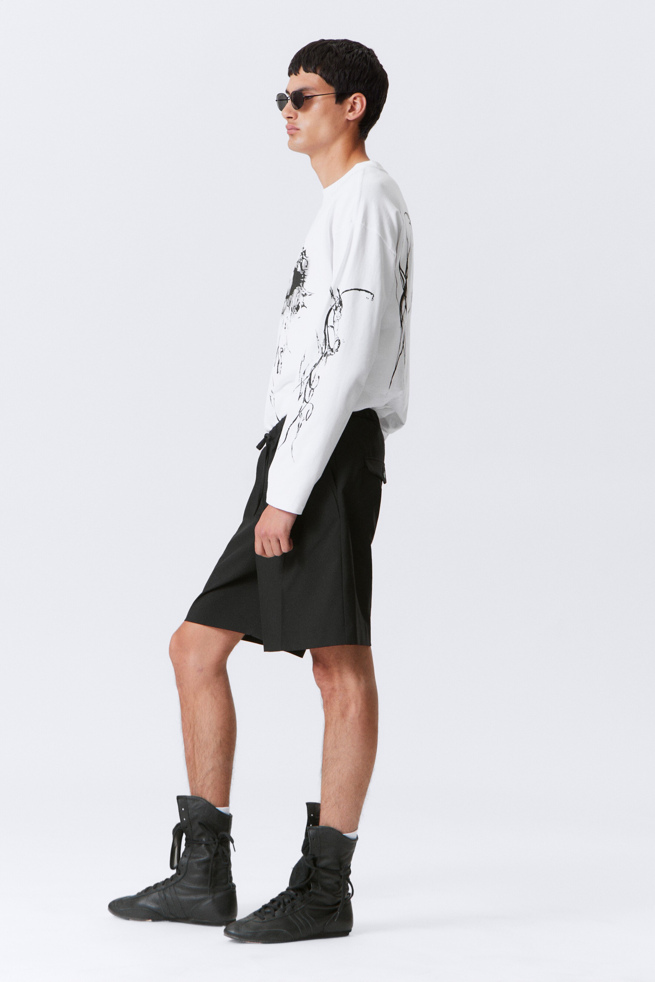 Zobraziť väčší obrázok: Loose-Fit Twill Drawstring Suiting Shorts - Black - MUŽI | H&M SK 4
