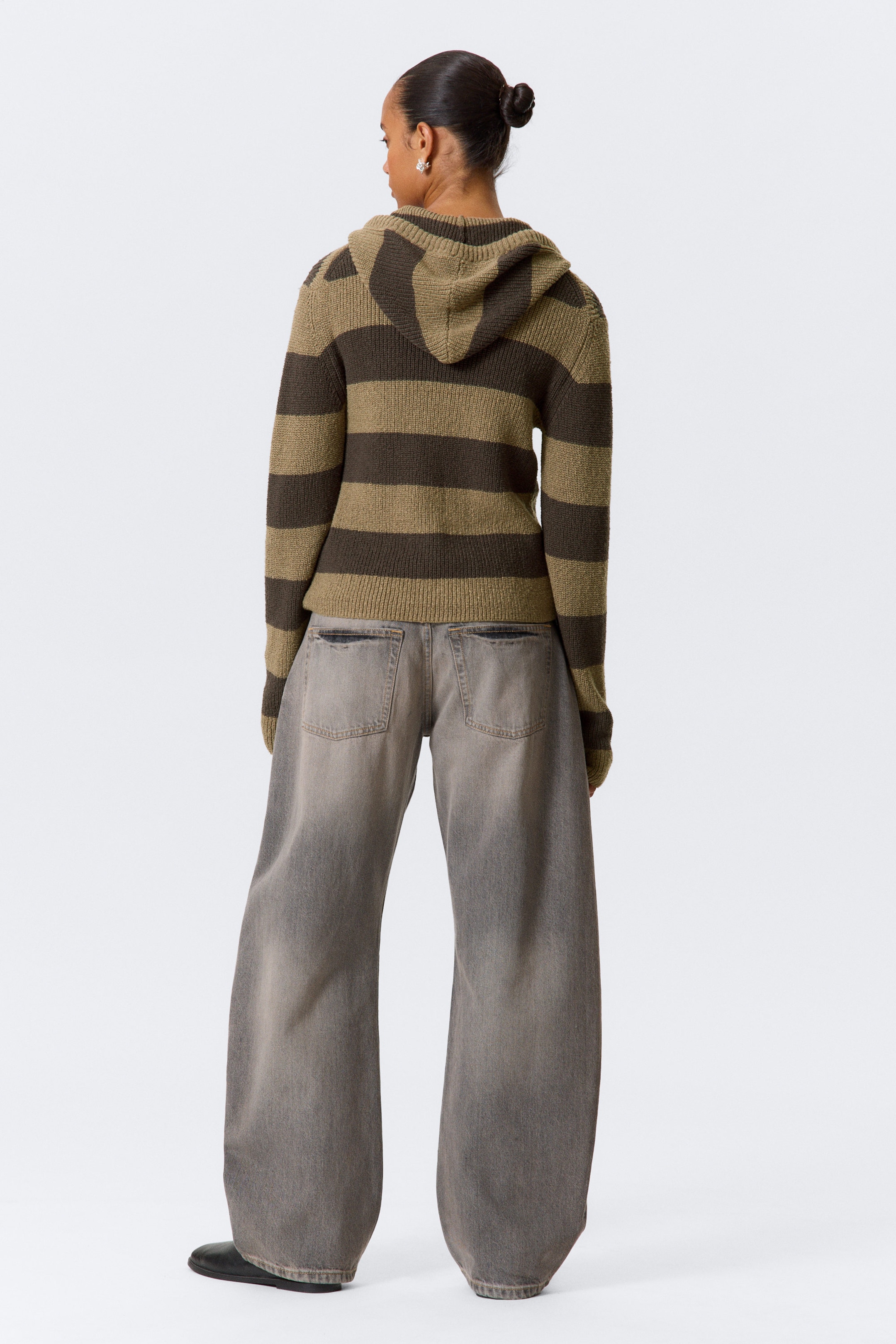 Graubraun & braun gestreift - Schlanker Strick-Hoodie mit Reißverschluss - 2