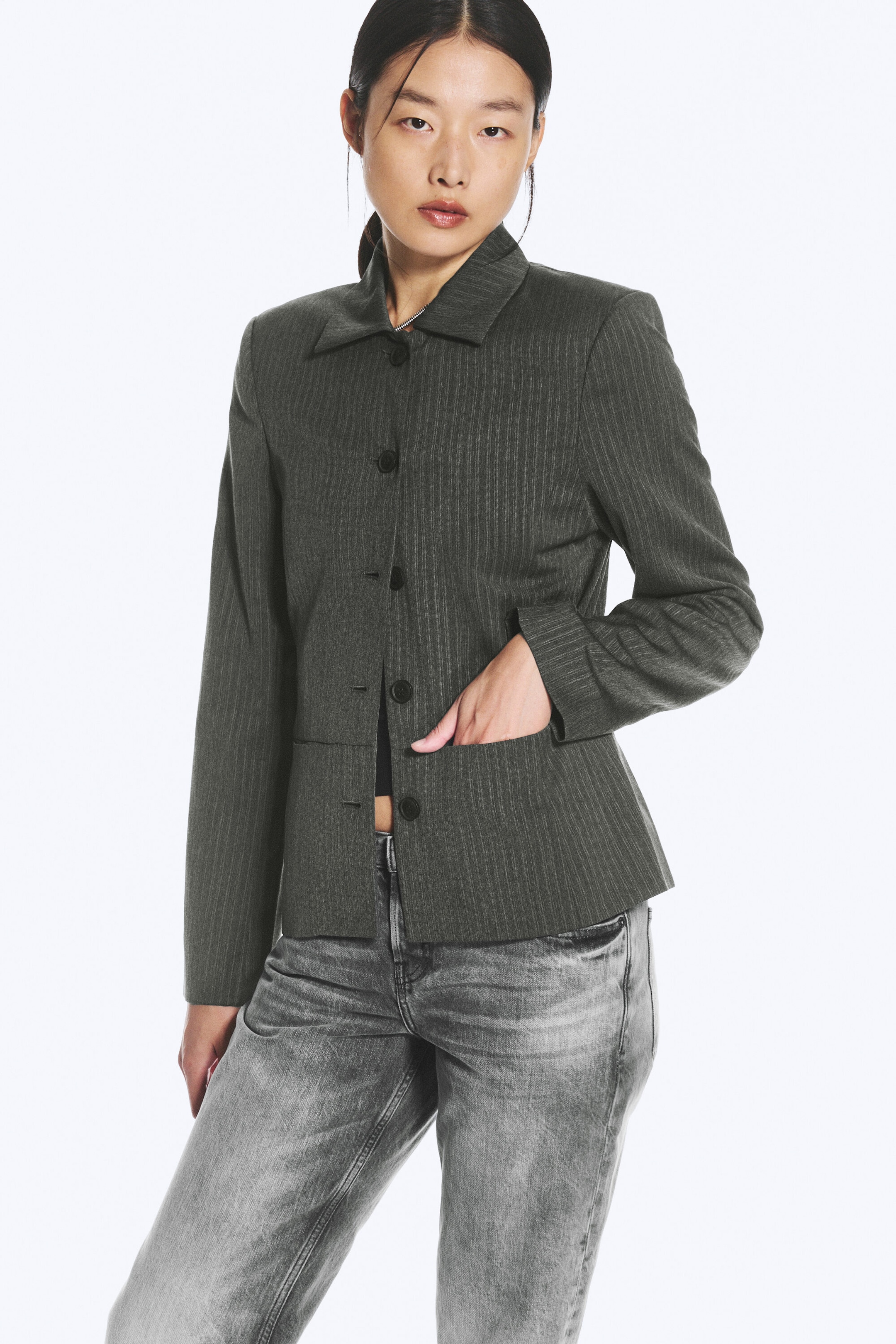 Dunkelgraues Fischgrätenmuster - Schlanke Jacke mit Knöpfen - 1